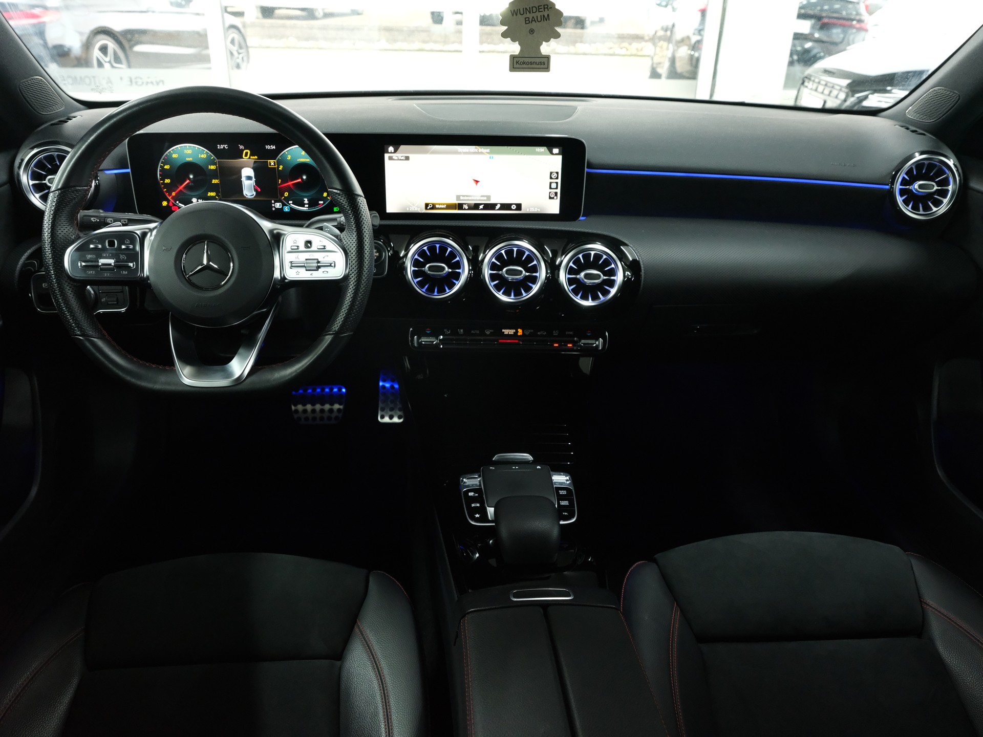 MERCEDES-BENZ A 250 AMG Line 7G-DCT-image-17