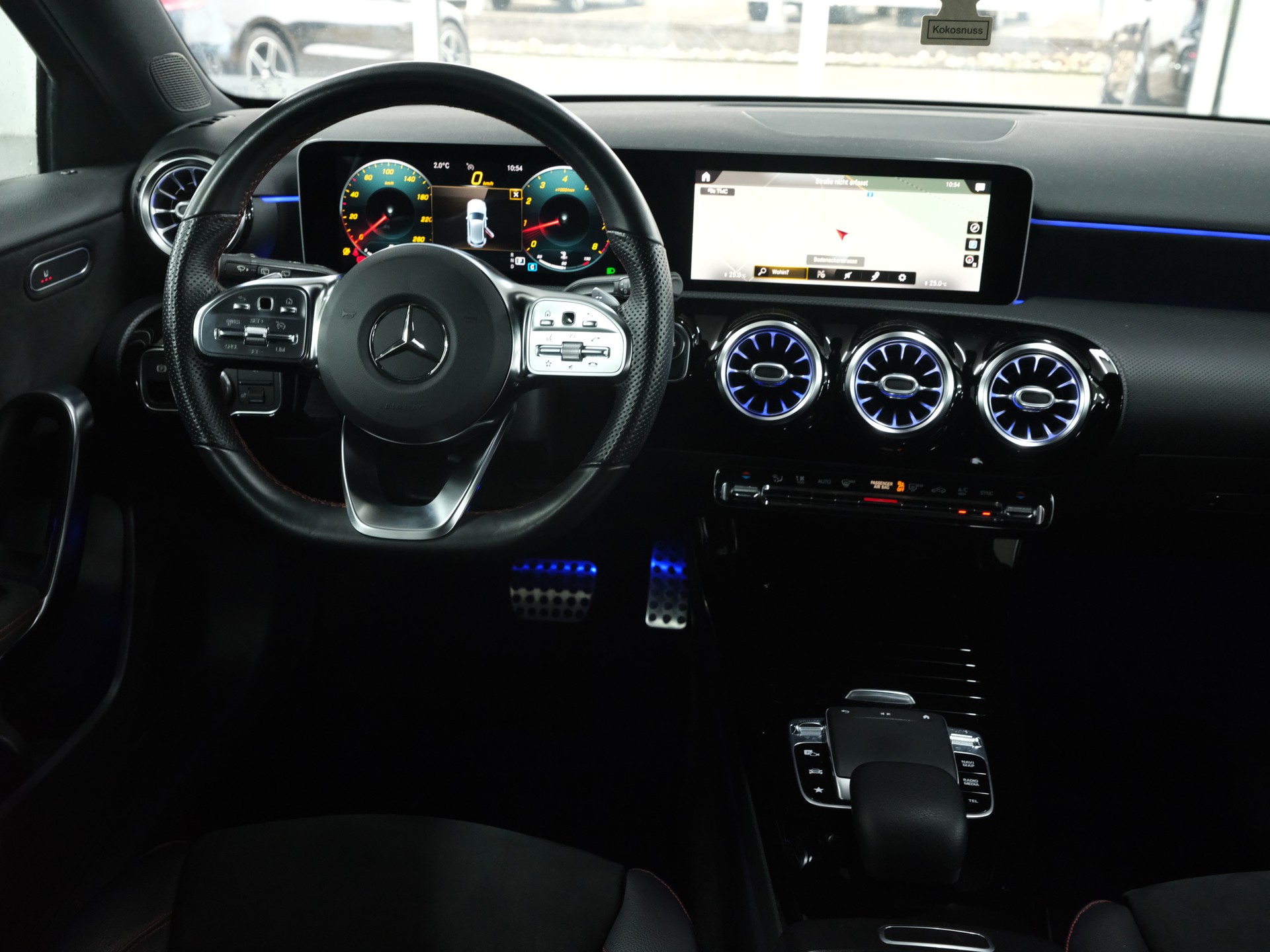 MERCEDES-BENZ A 250 AMG Line 7G-DCT-image-18