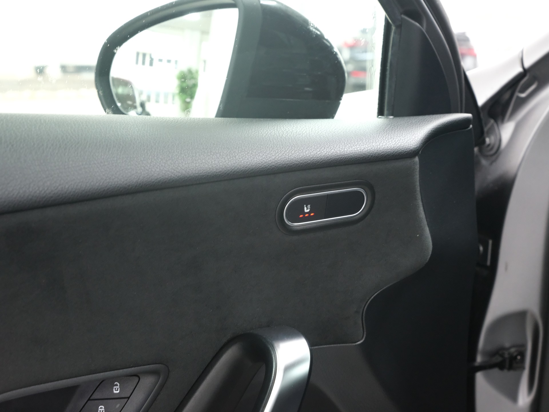 MERCEDES-BENZ A 250 AMG Line 7G-DCT-image-10