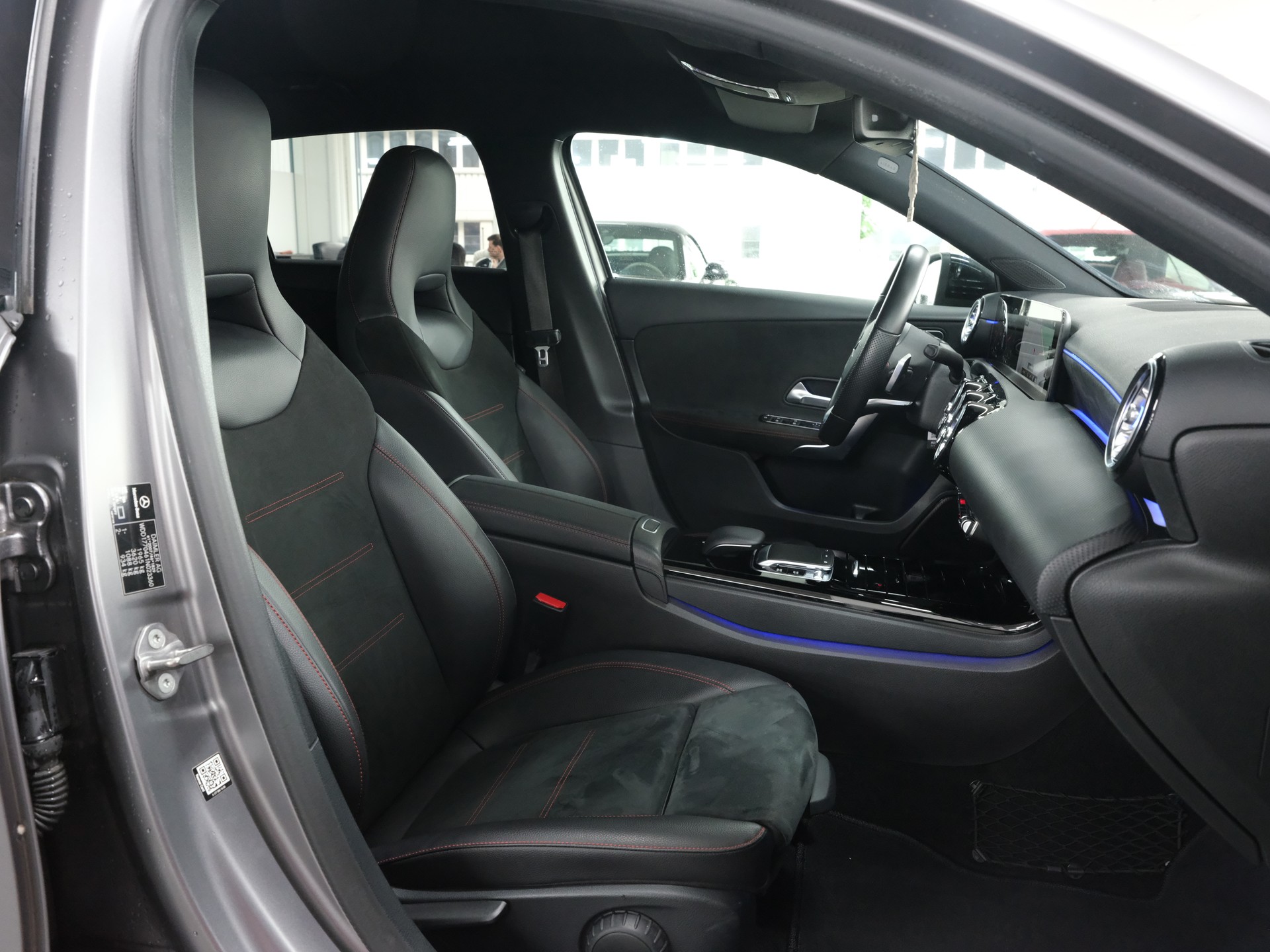 MERCEDES-BENZ A 250 AMG Line 7G-DCT-image-15