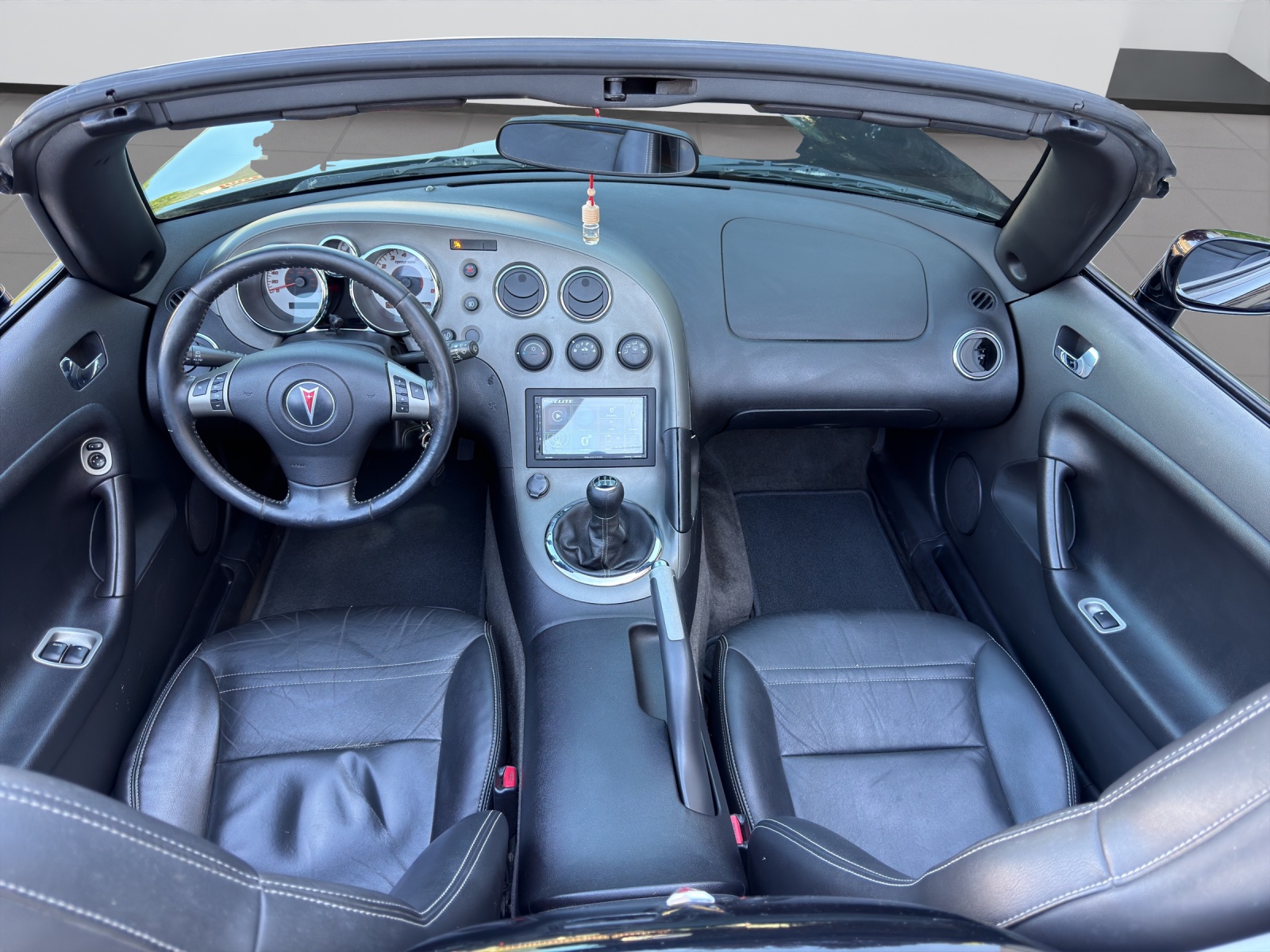 PONTIAC Solstice-image-8