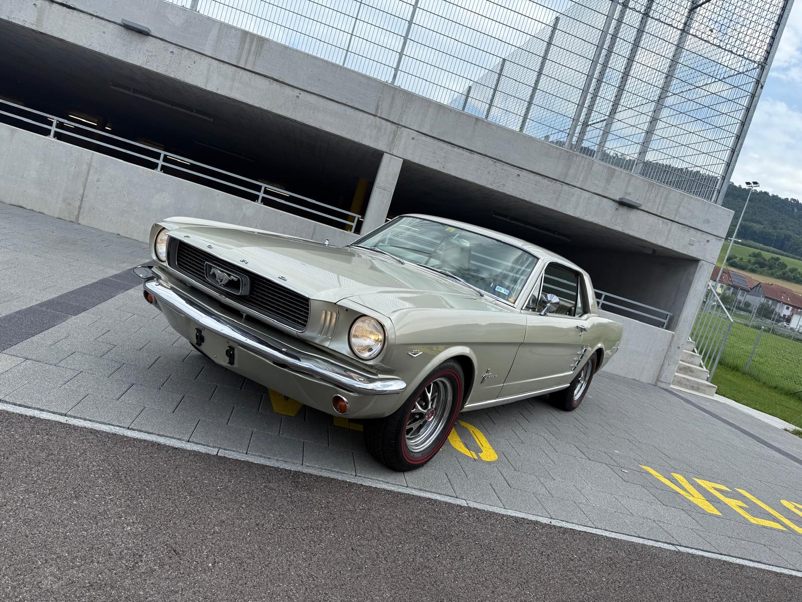 FORD MUSTANG-image-0