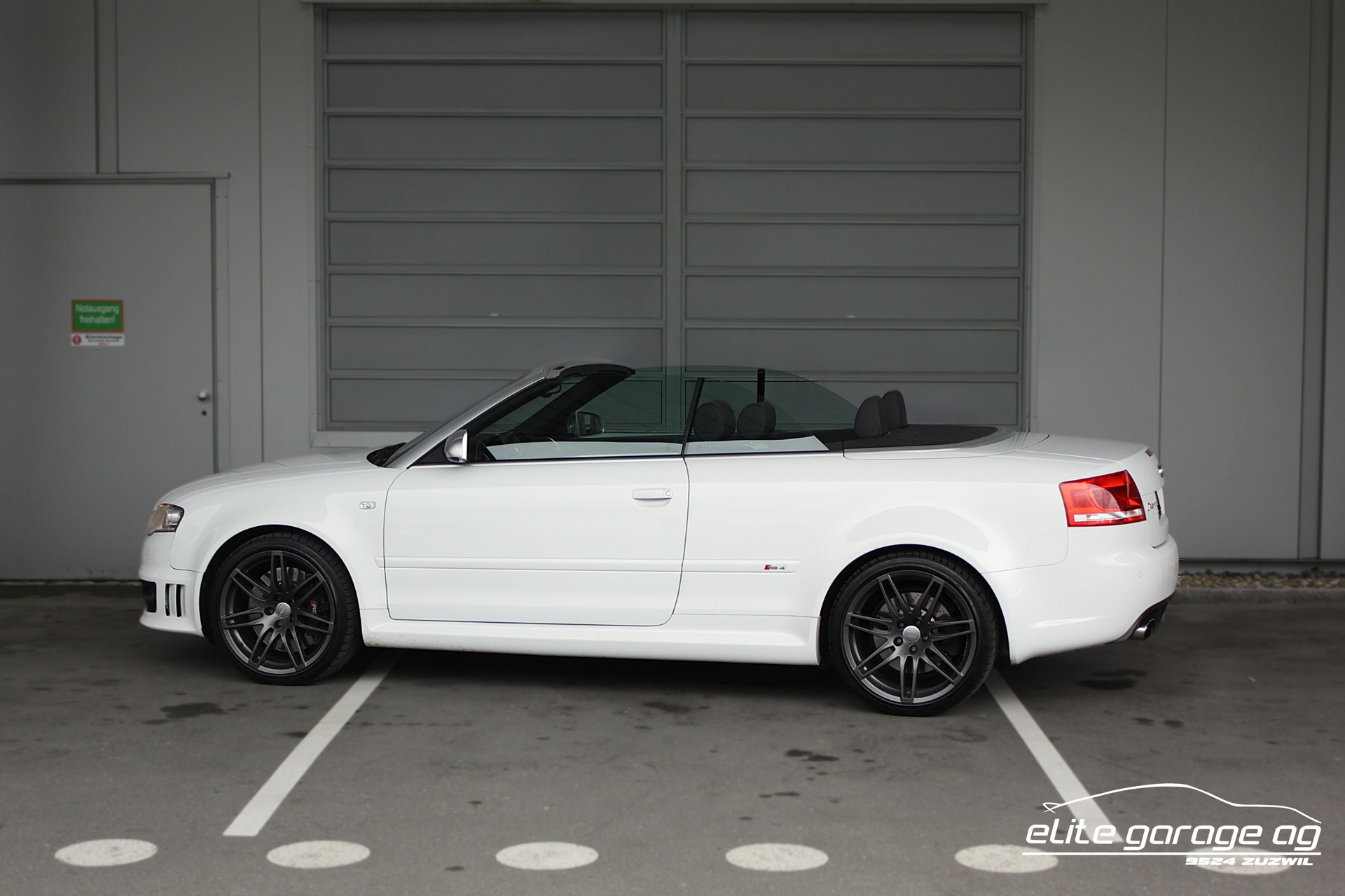 AUDI RS4 Cabriolet 4.2 V8 quattro-image-2