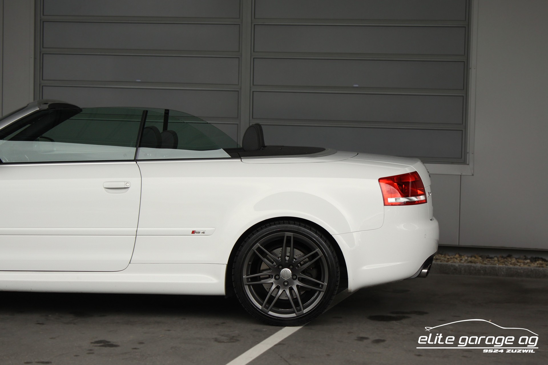 AUDI RS4 Cabriolet 4.2 V8 quattro-image-12