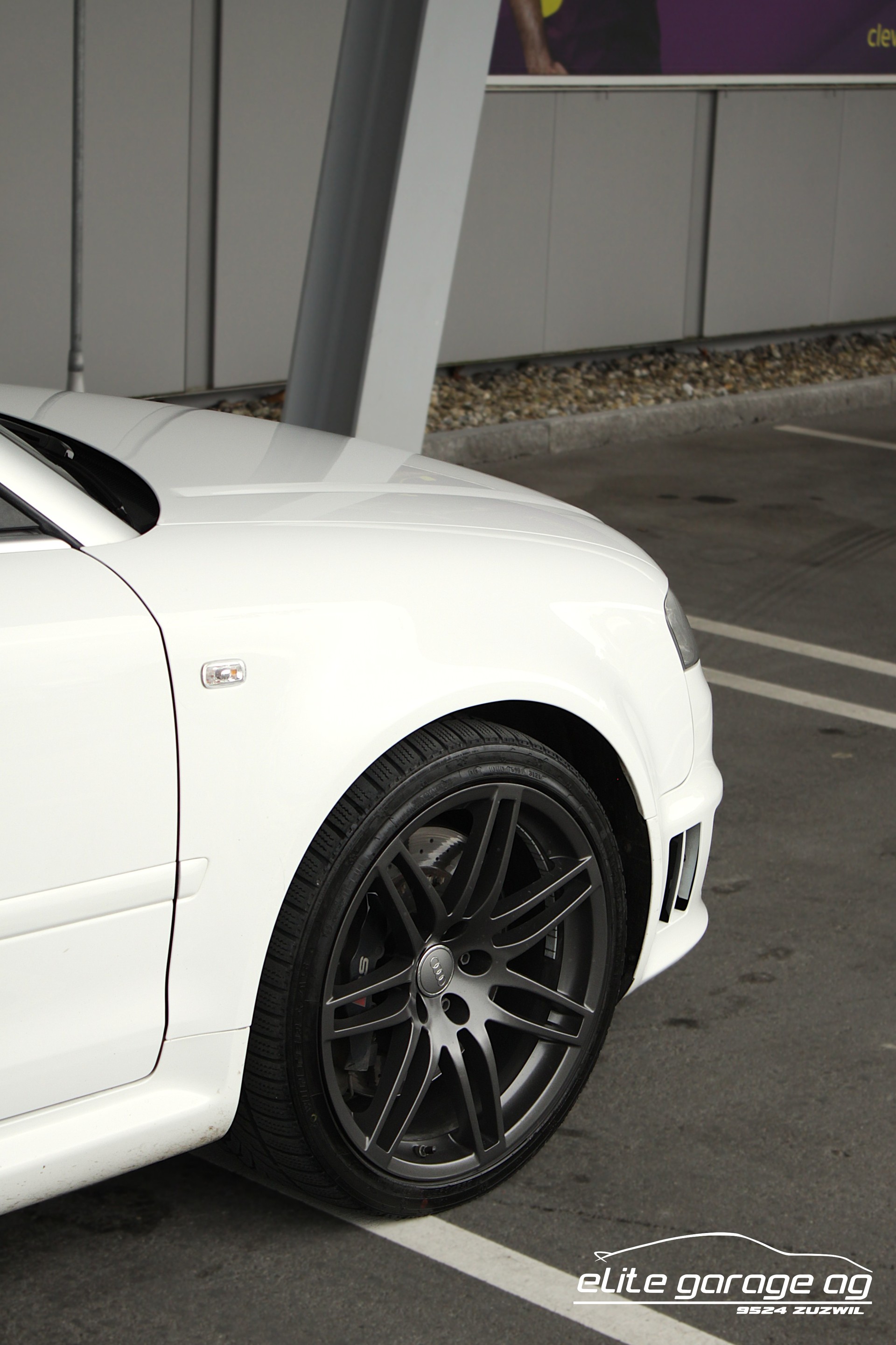 AUDI RS4 Cabriolet 4.2 V8 quattro-image-10