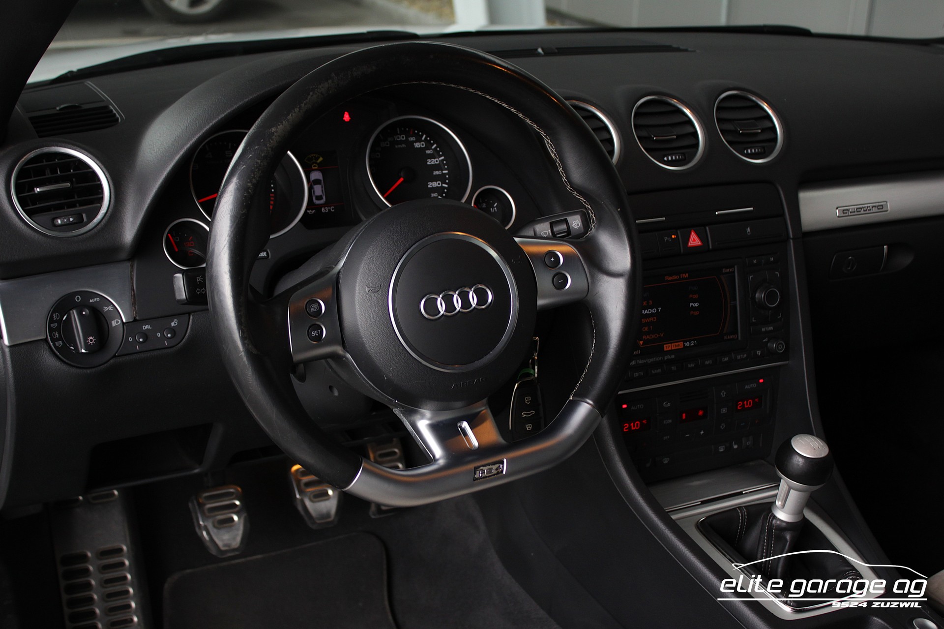AUDI RS4 Cabriolet 4.2 V8 quattro-image-14