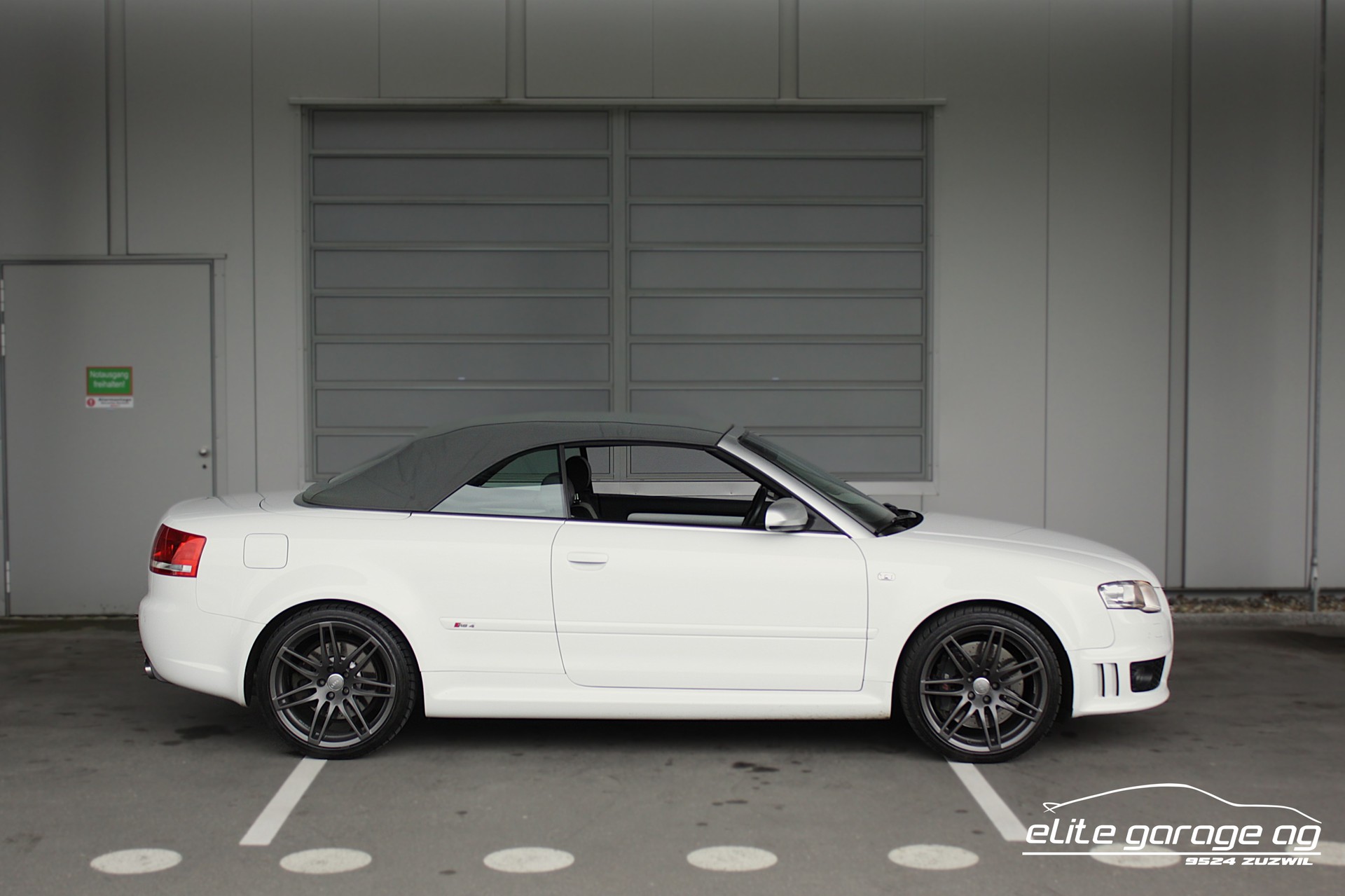 AUDI RS4 Cabriolet 4.2 V8 quattro-image-5