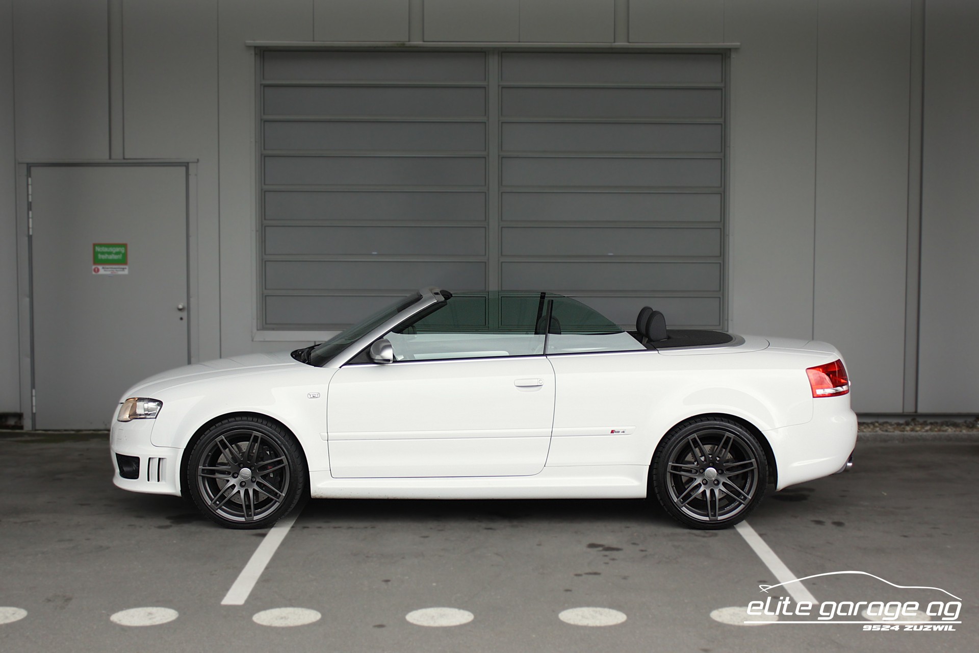 AUDI RS4 Cabriolet 4.2 V8 quattro-image-1