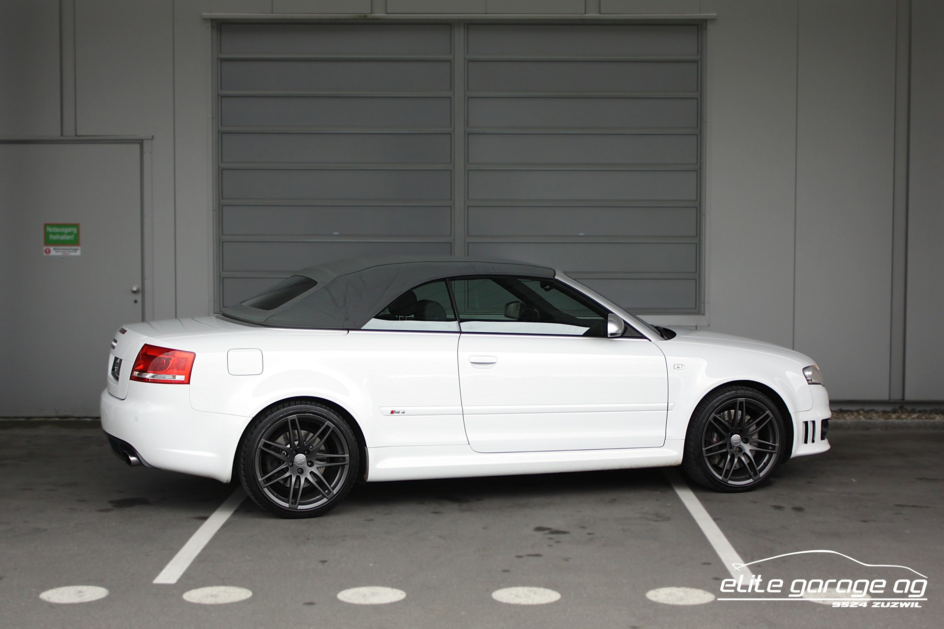 AUDI RS4 Cabriolet 4.2 V8 quattro-image-4
