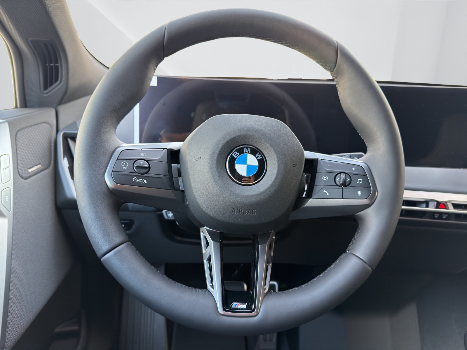 BMW iX xDrive60-image-16