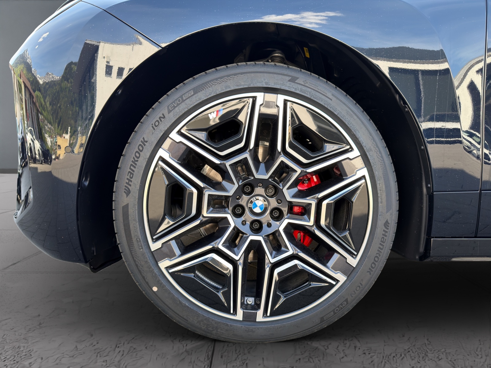BMW iX xDrive60-image-8
