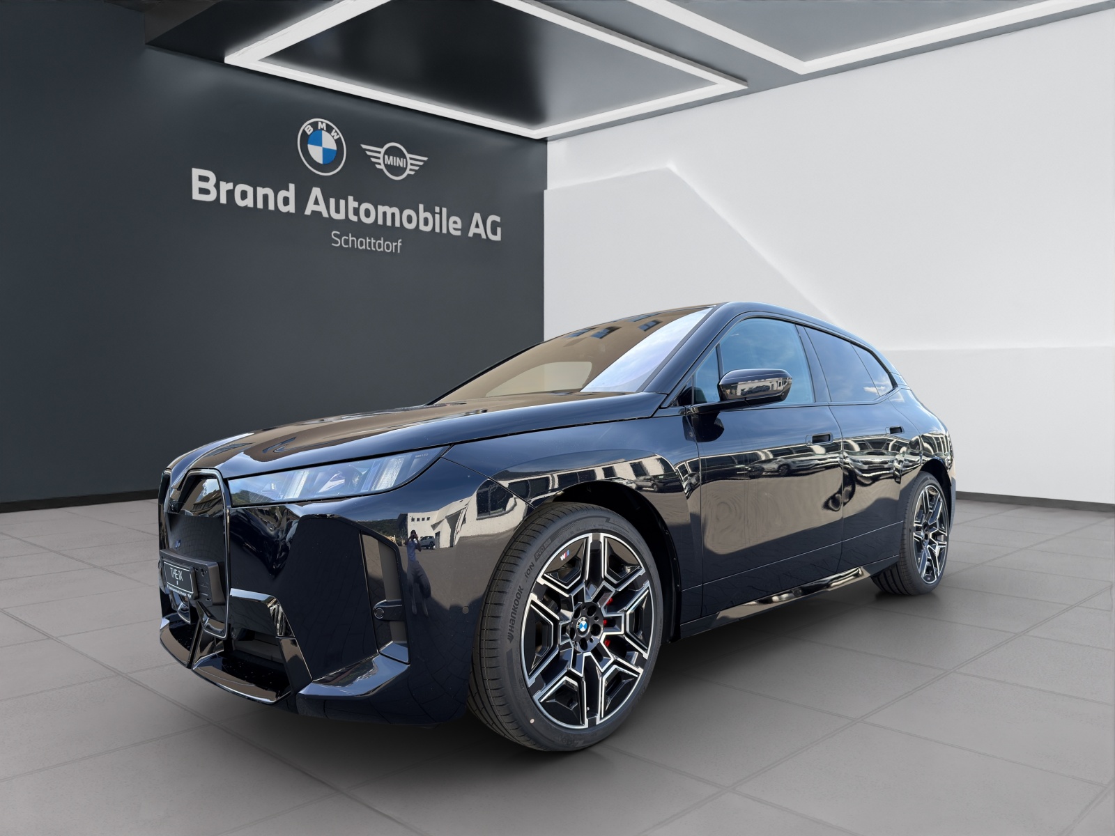 BMW iX xDrive60-image-0