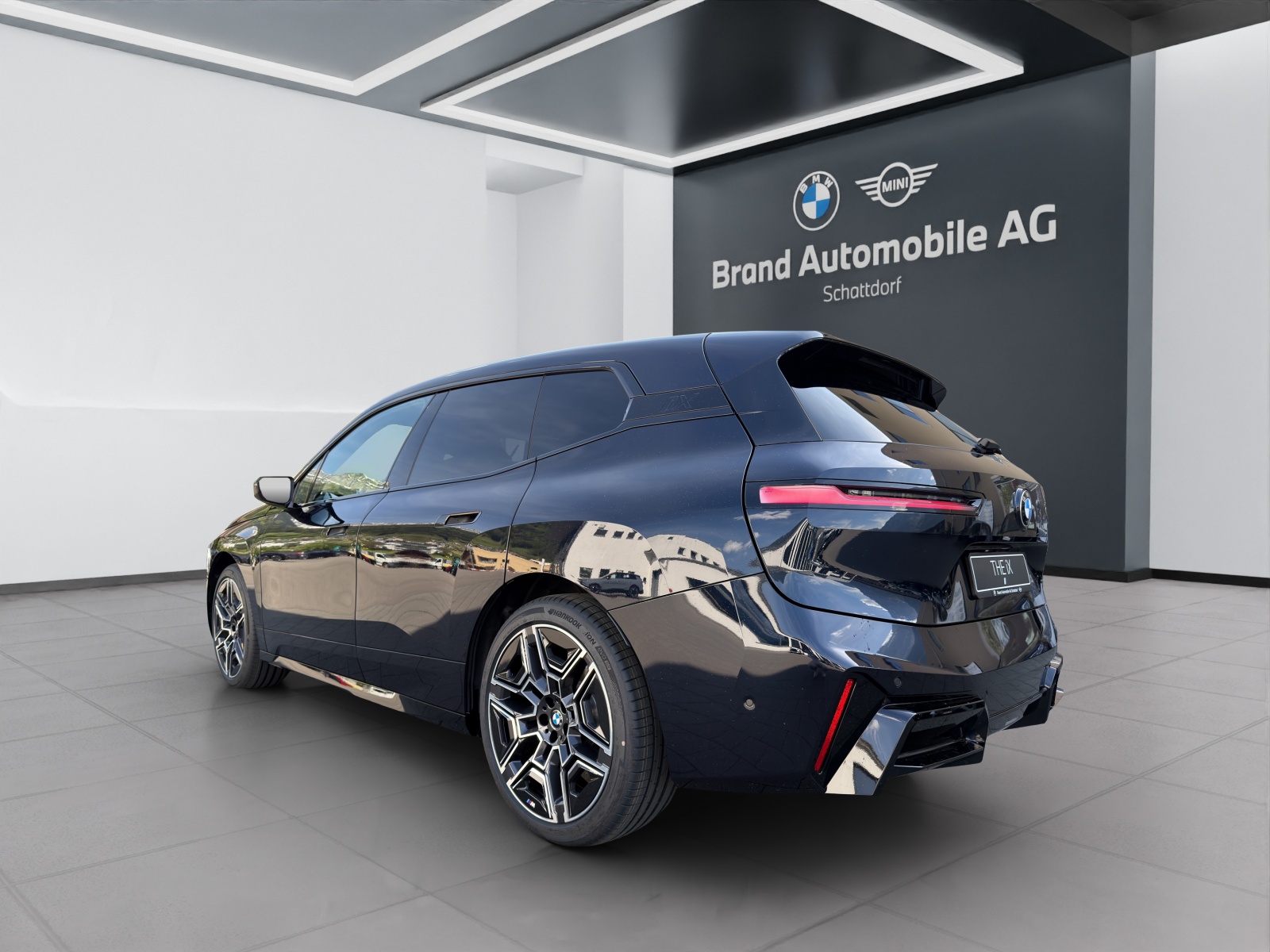 BMW iX xDrive60-image-2
