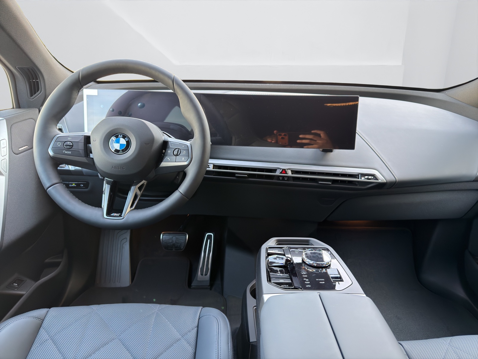 BMW iX xDrive60-image-15