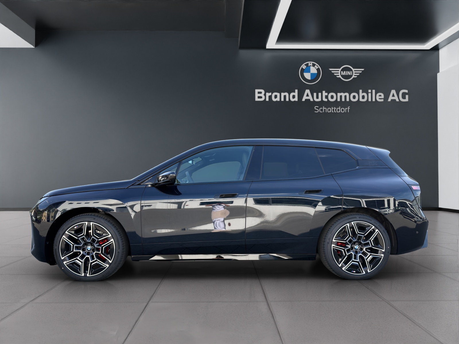 BMW iX xDrive60-image-1