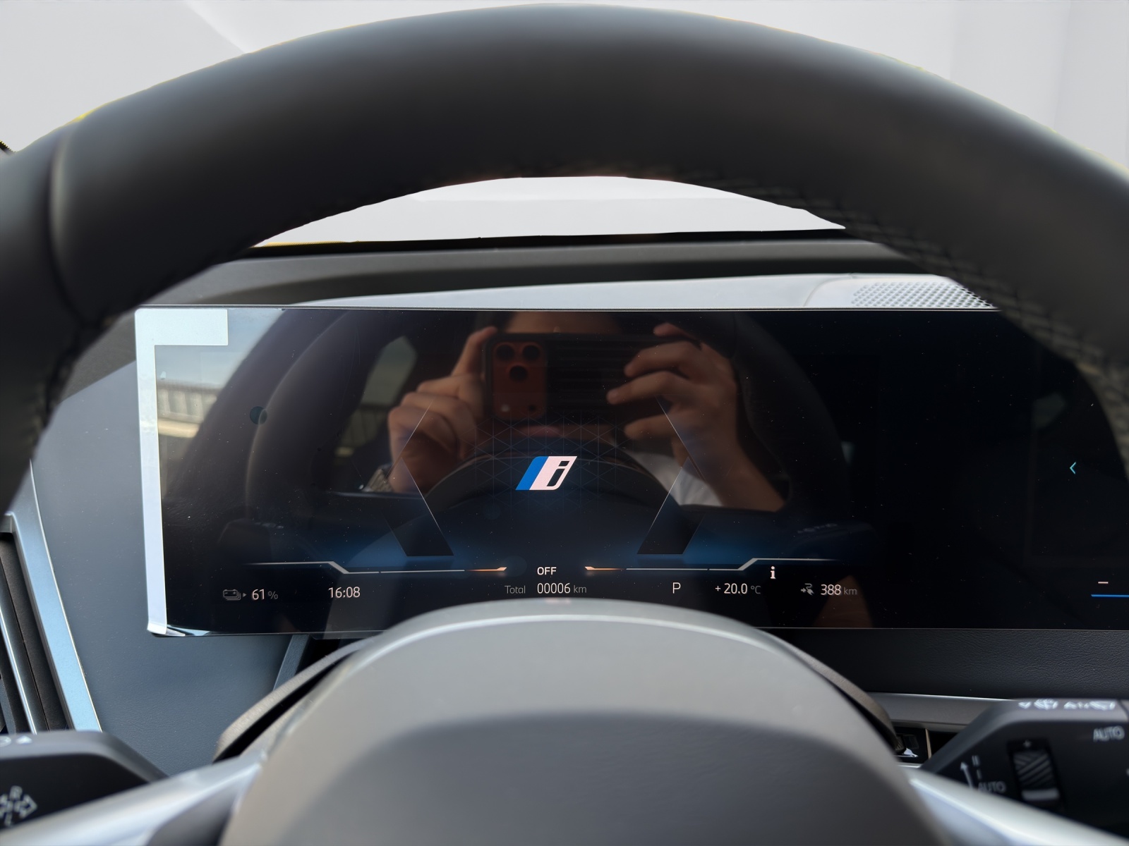 BMW iX xDrive60-image-18