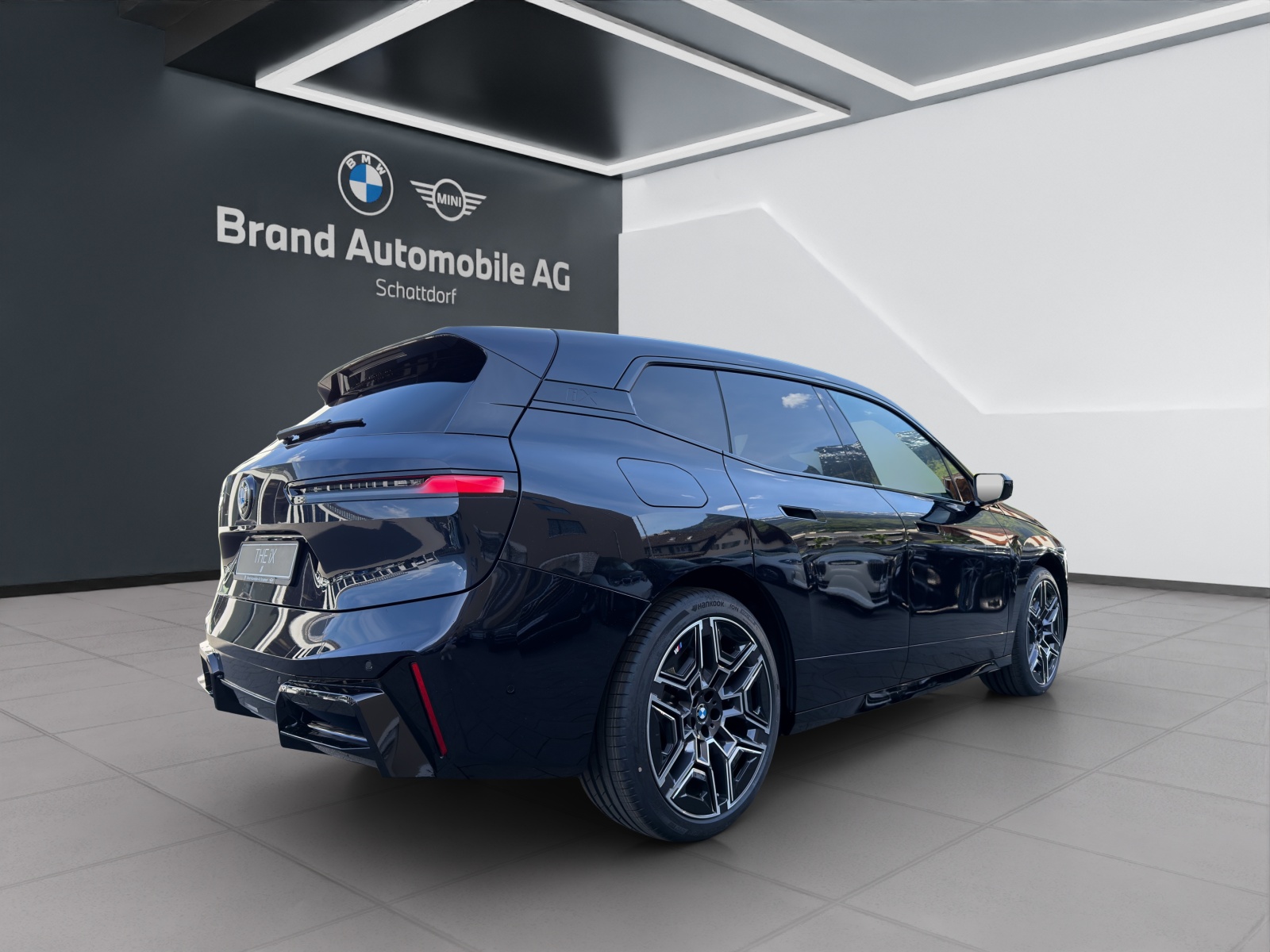 BMW iX xDrive60-image-4