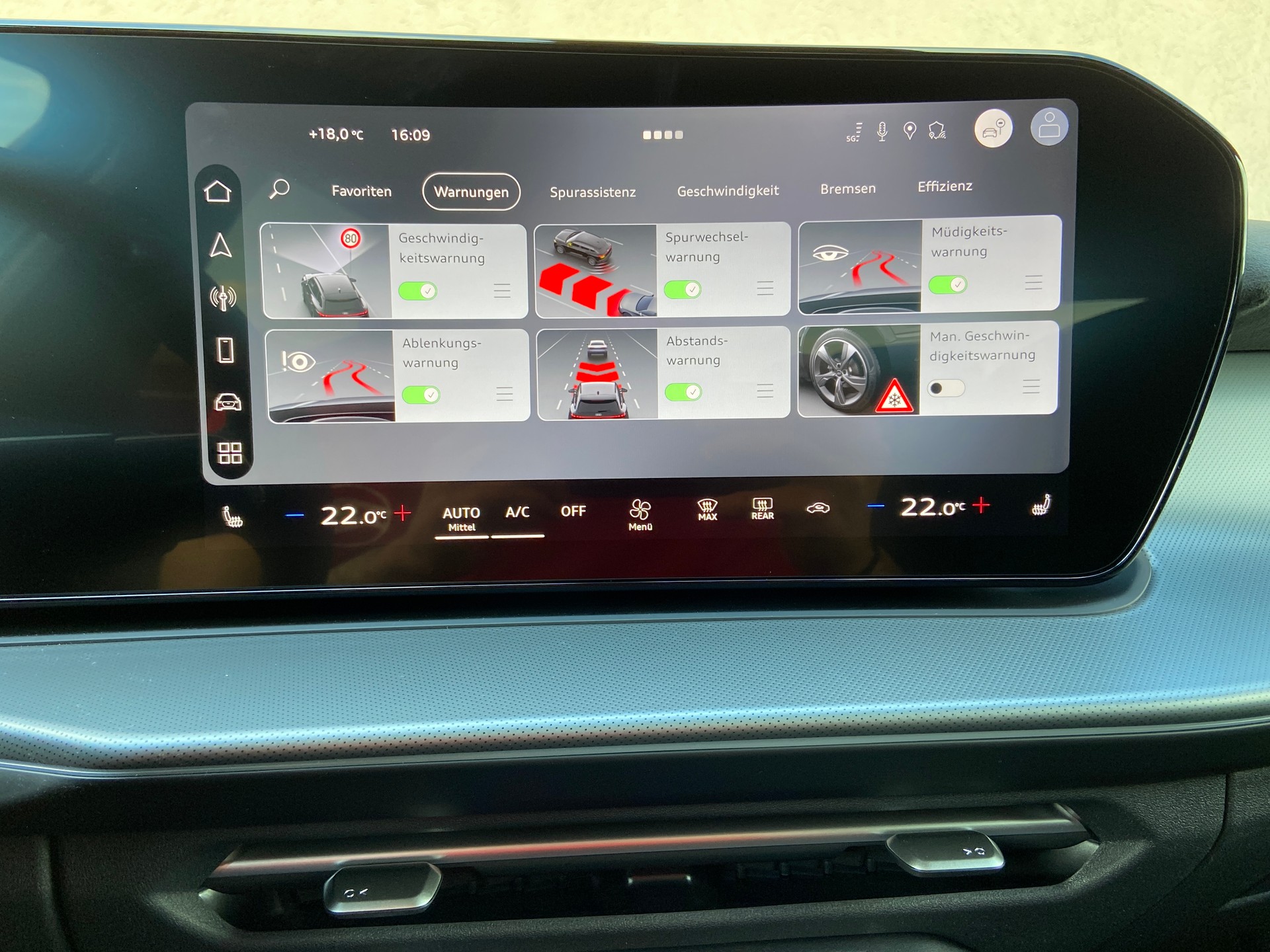 AUDI Q3 SUV TFSI 266 quattro S tronic Sline-image-16