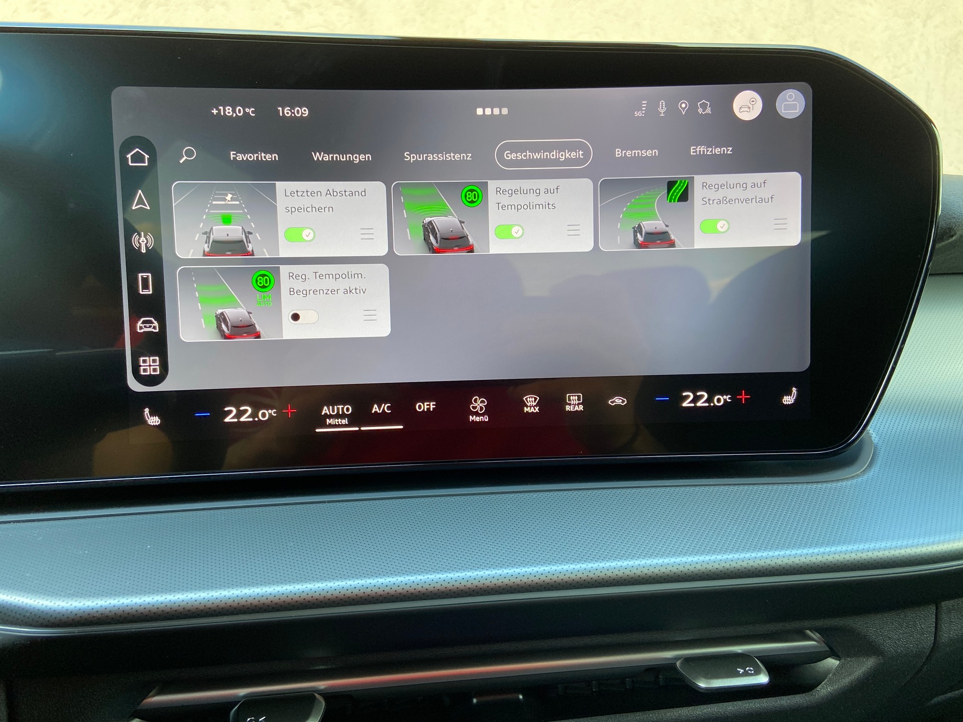 AUDI Q3 SUV TFSI 266 quattro S tronic Sline-image-18