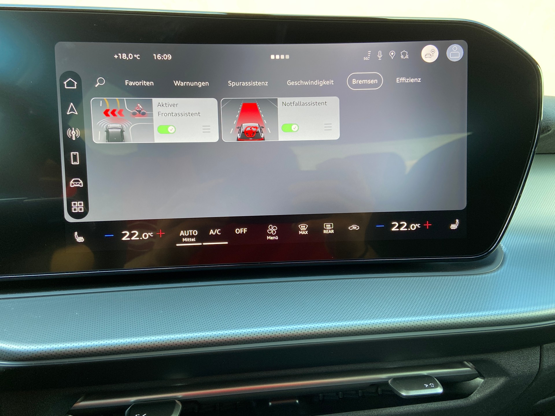 AUDI Q3 SUV TFSI 266 quattro S tronic Sline-image-19