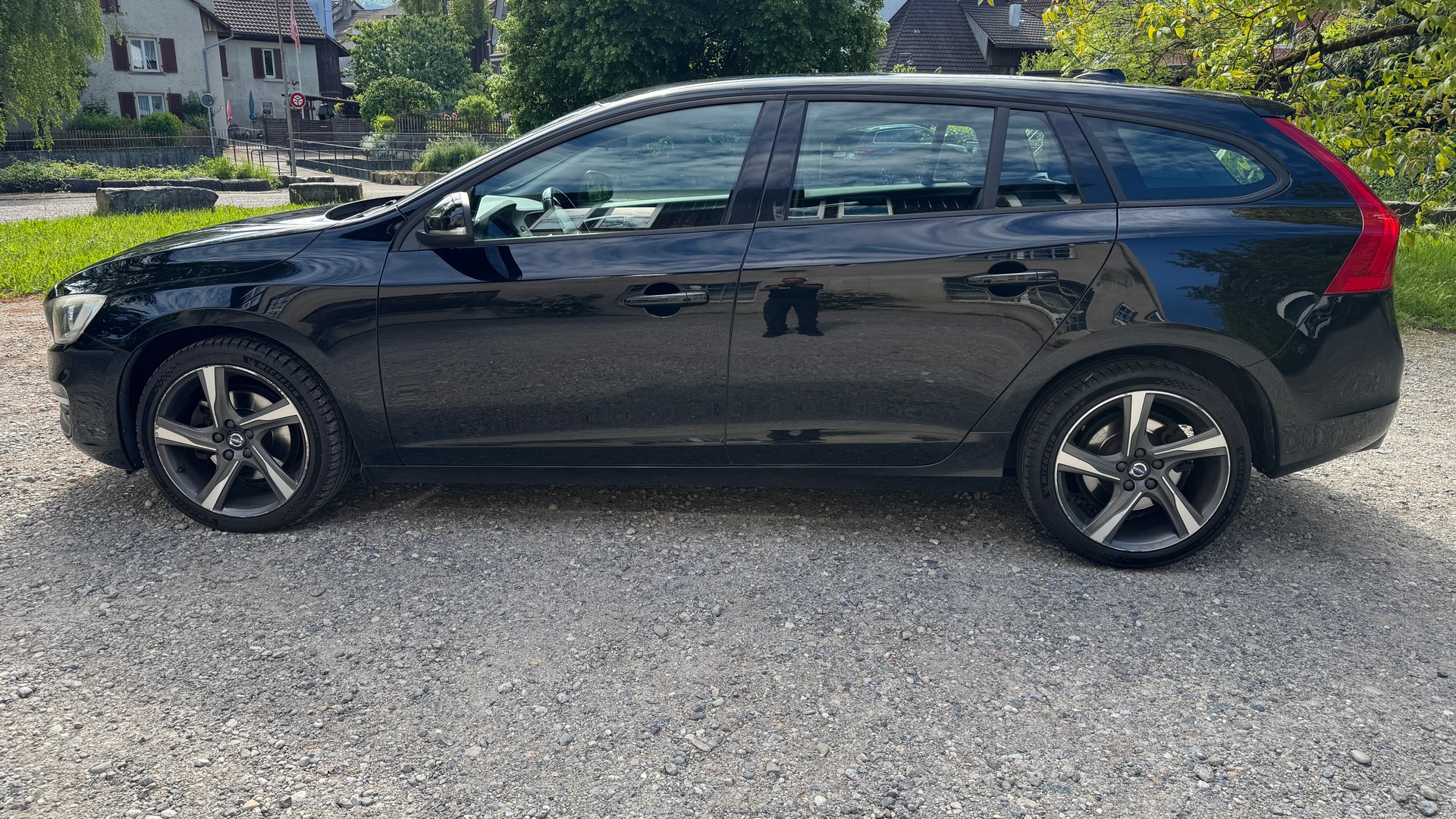 VOLVO V60 D4 Momentum Geartronic-image-9