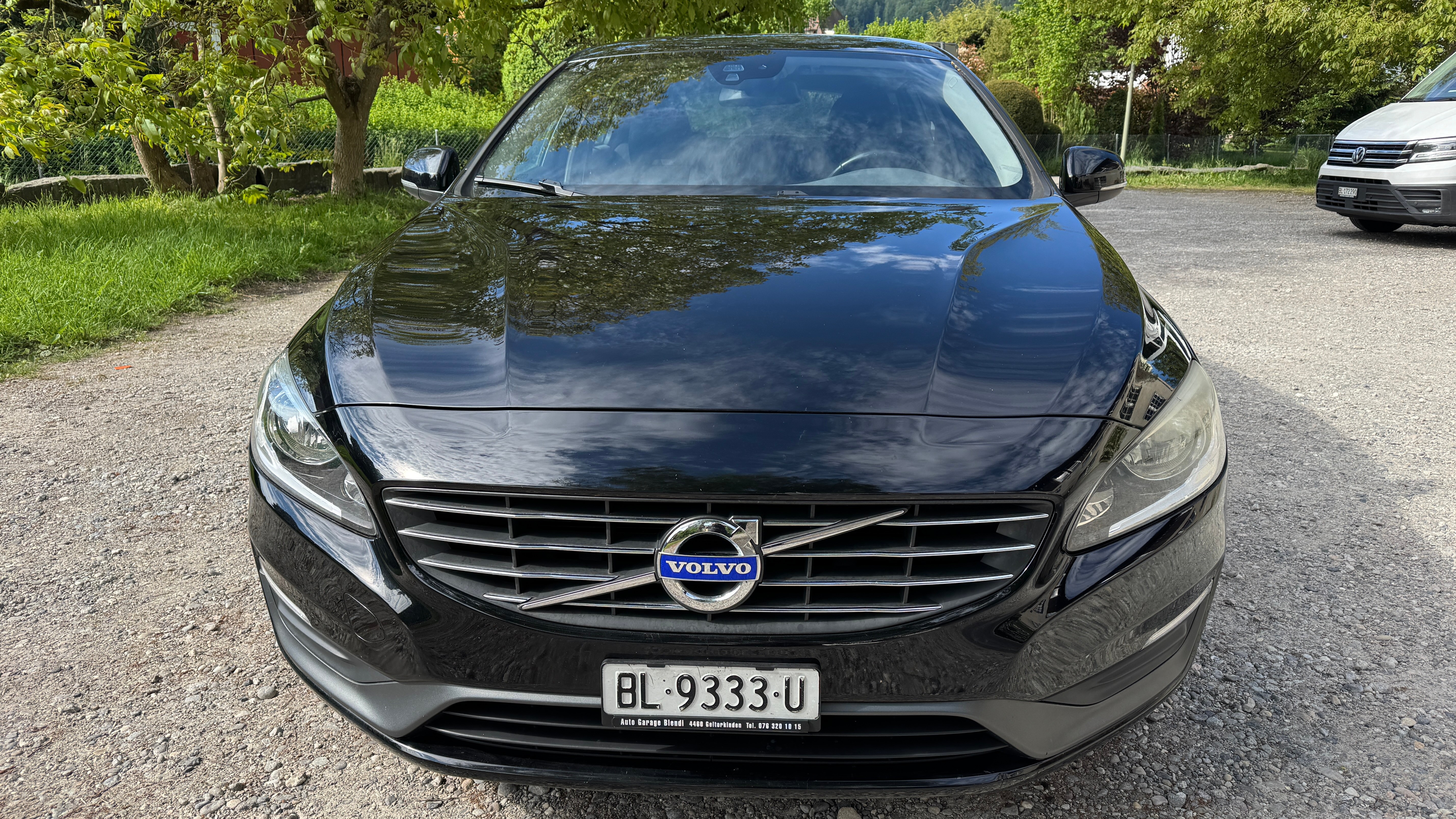 VOLVO V60 D4 Momentum Geartronic — slika 1