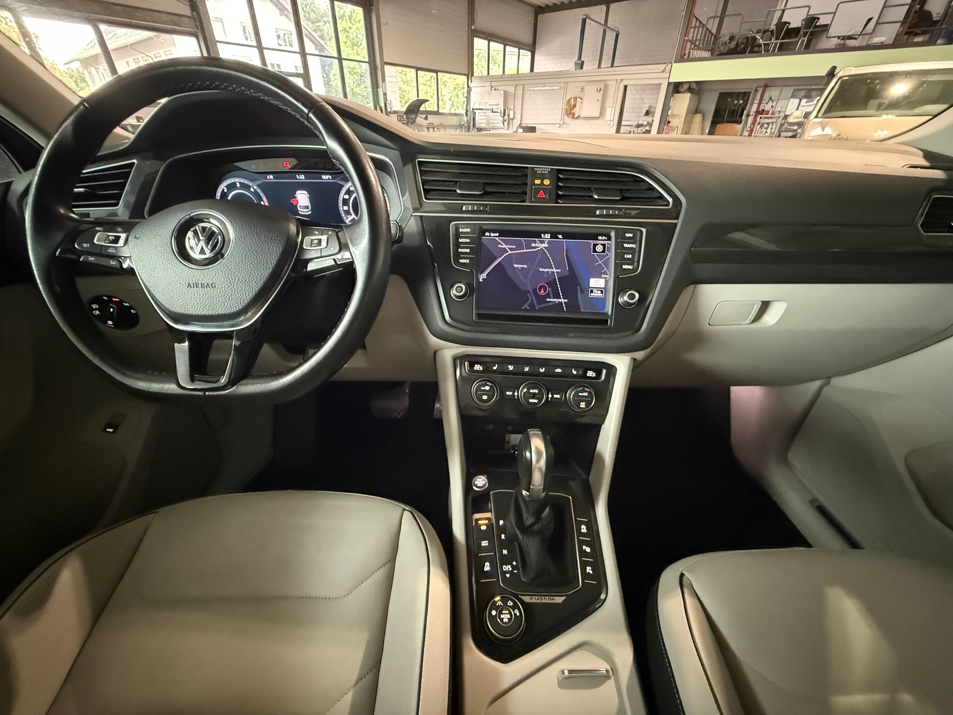 VW Tiguan 2.0 TDI SCR Highline 4Motion DSG-image-12
