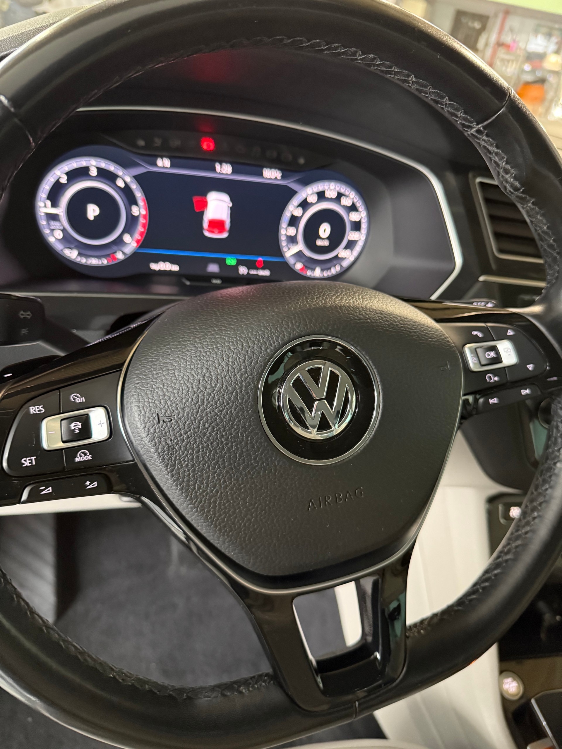 VW Tiguan 2.0 TDI SCR Highline 4Motion DSG-image-8