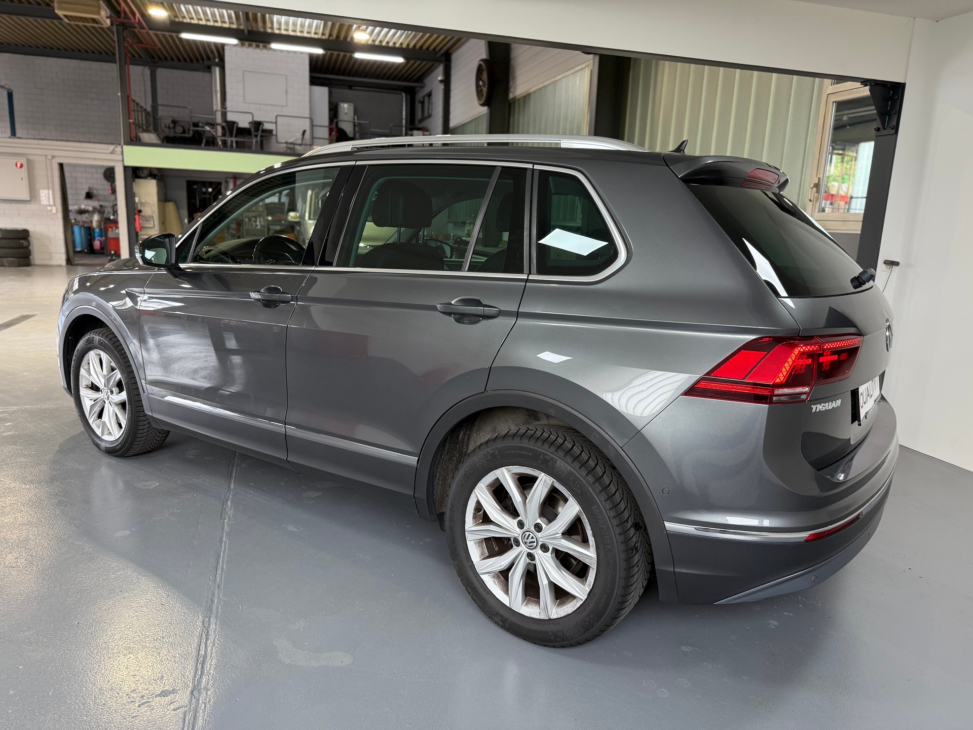 VW Tiguan 2.0 TDI SCR Highline 4Motion DSG-image-3