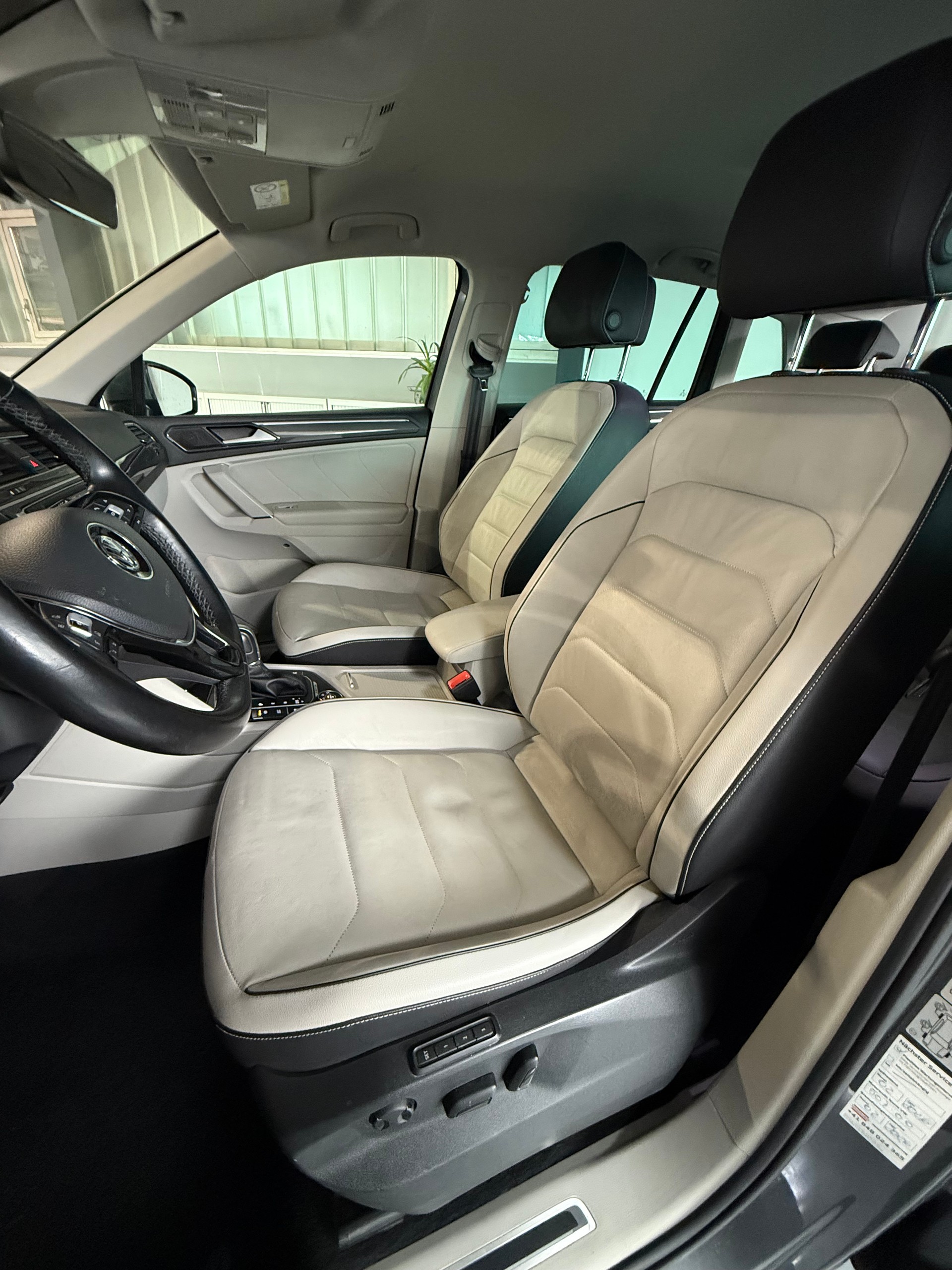 VW Tiguan 2.0 TDI SCR Highline 4Motion DSG-image-5