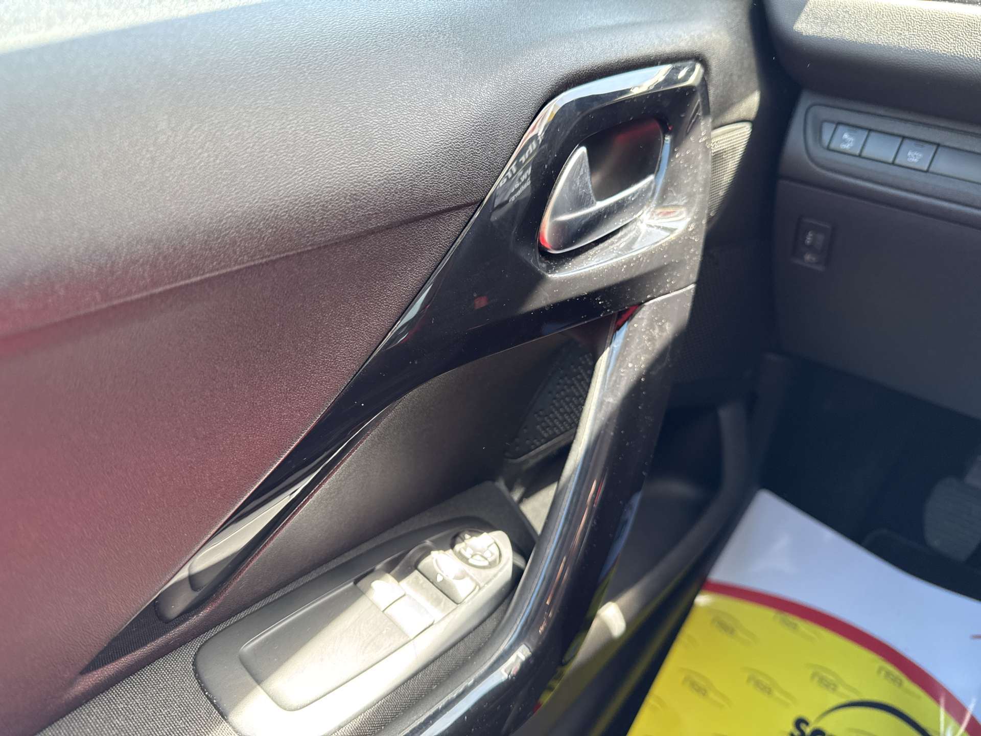 PEUGEOT 208 1.2 PureTech Signature-image-15