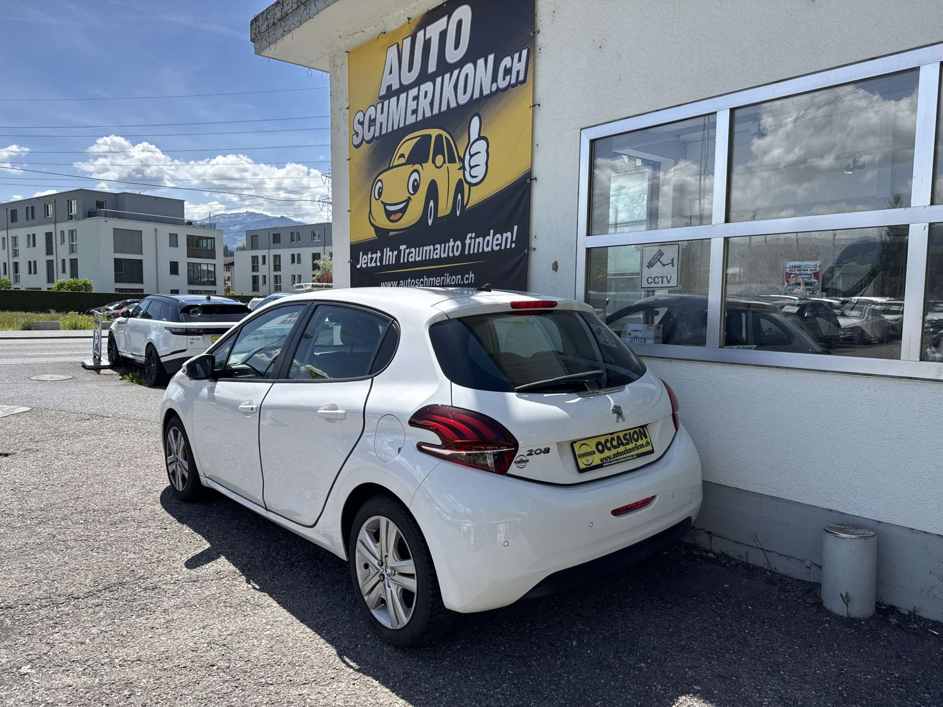 PEUGEOT 208 1.2 PureTech Signature-image-2