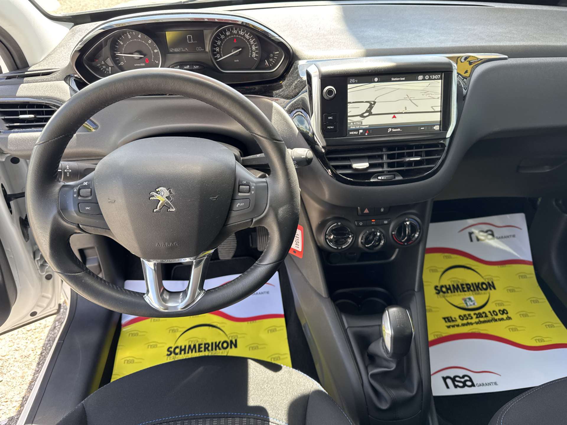 PEUGEOT 208 1.2 PureTech Signature-image-12