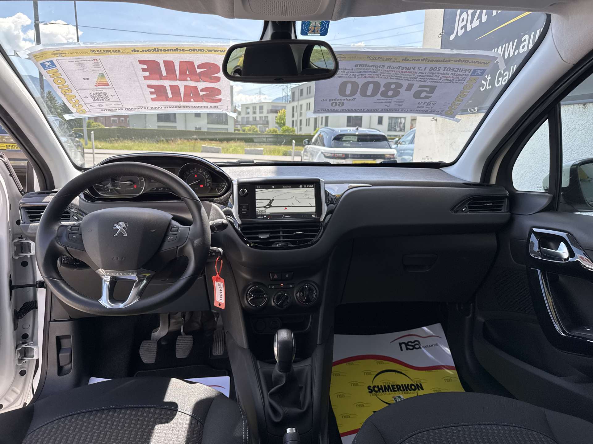 PEUGEOT 208 1.2 PureTech Signature-image-5