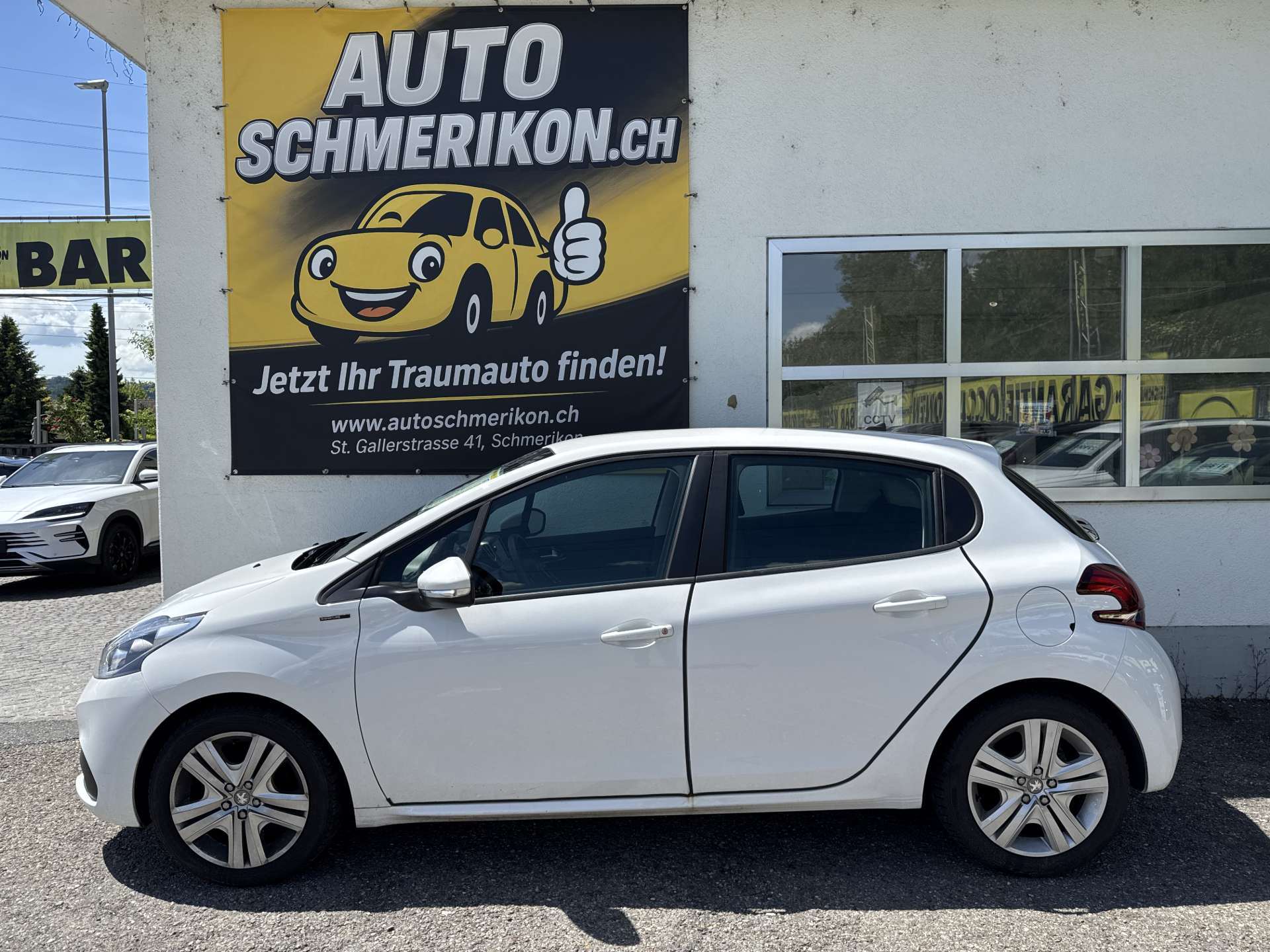 PEUGEOT 208 1.2 PureTech Signature-image-4