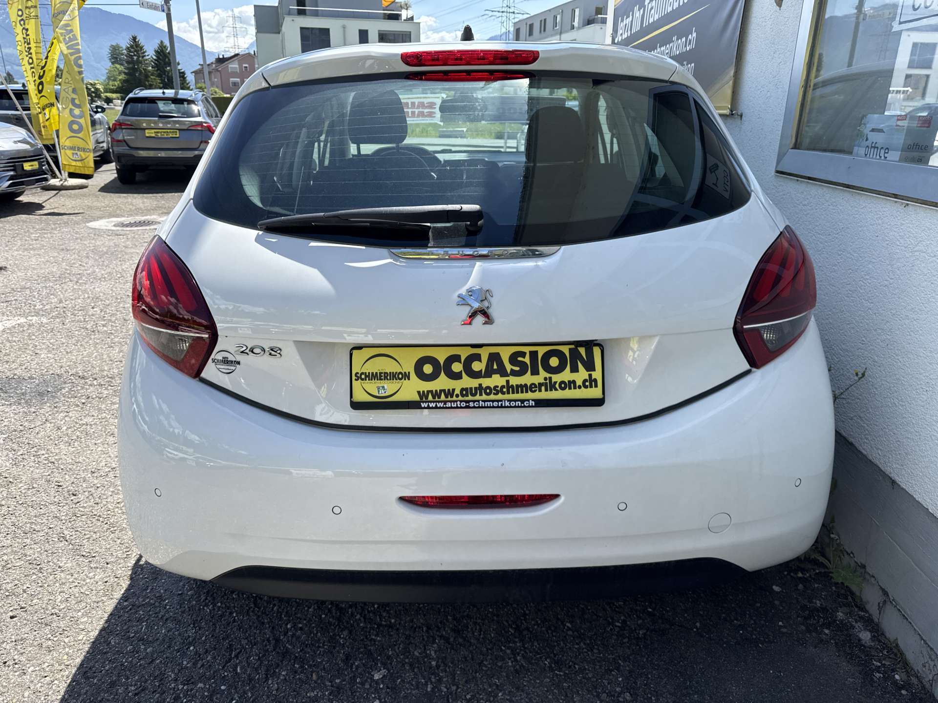 PEUGEOT 208 1.2 PureTech Signature-image-3