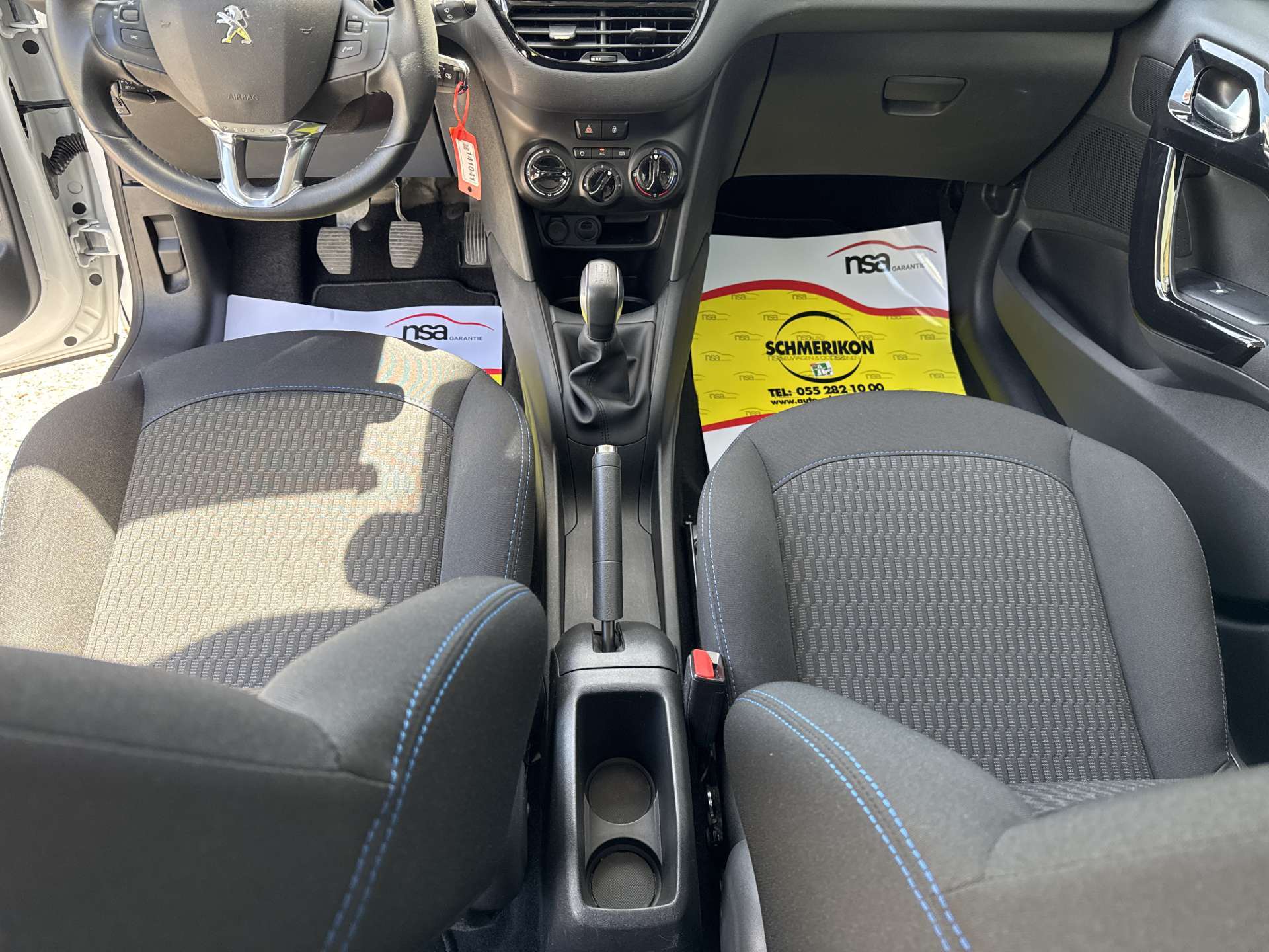 PEUGEOT 208 1.2 PureTech Signature-image-13