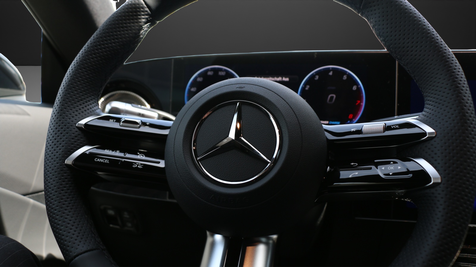 MERCEDES-BENZ CLA 220 4MATIC (NEW)-image-8