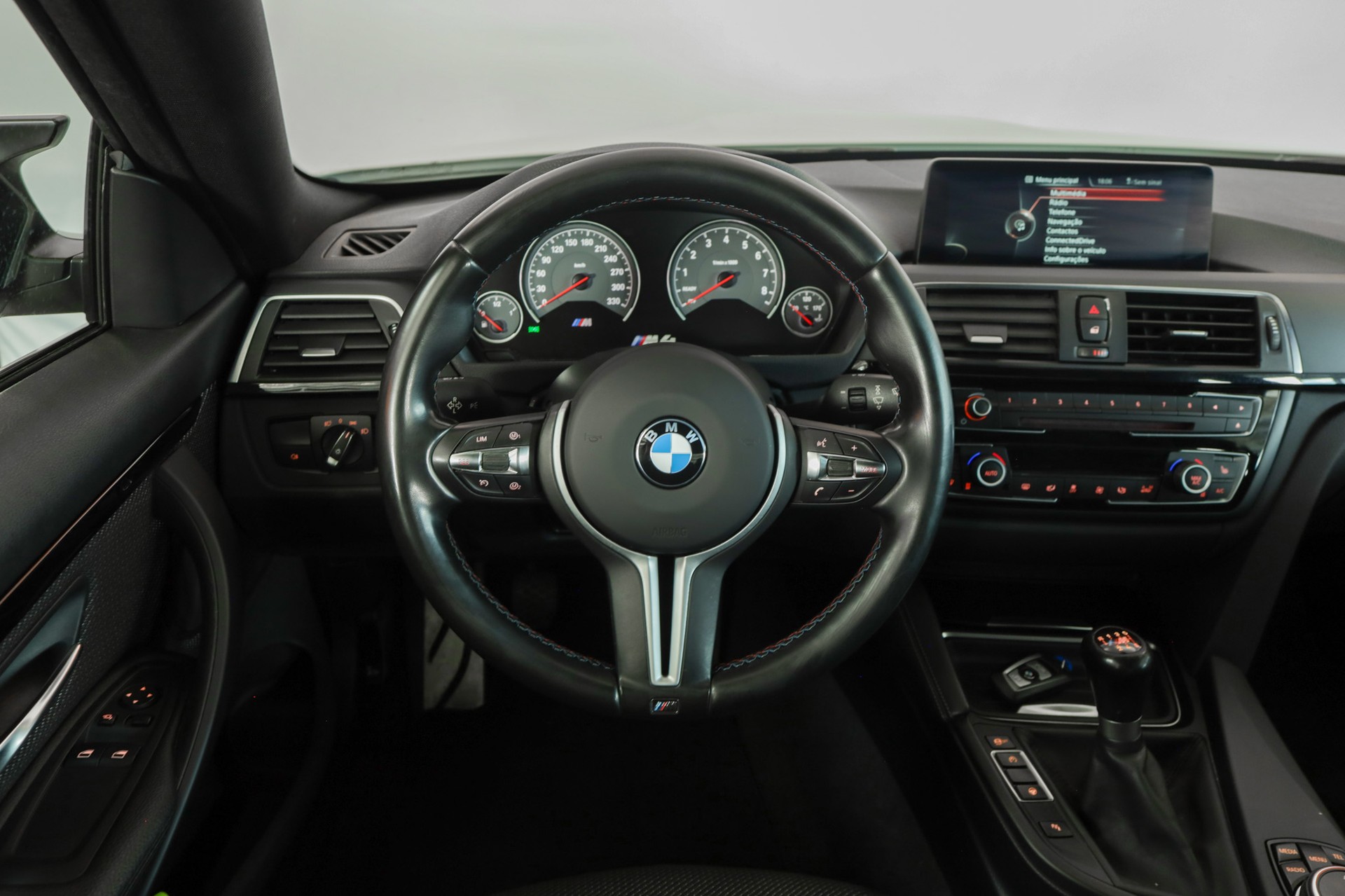 BMW M4 Coupé-image-15