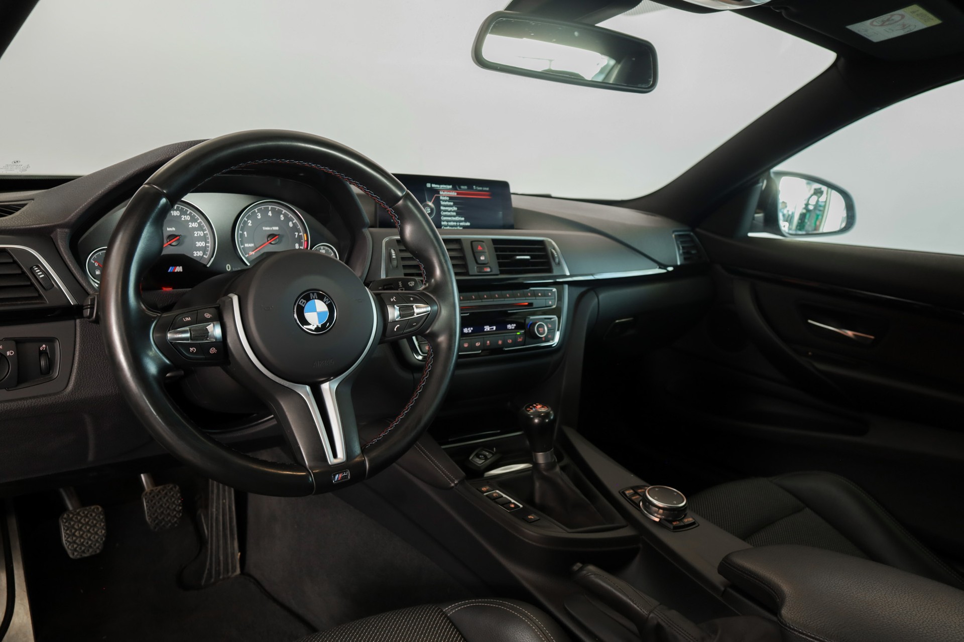BMW M4 Coupé-image-11