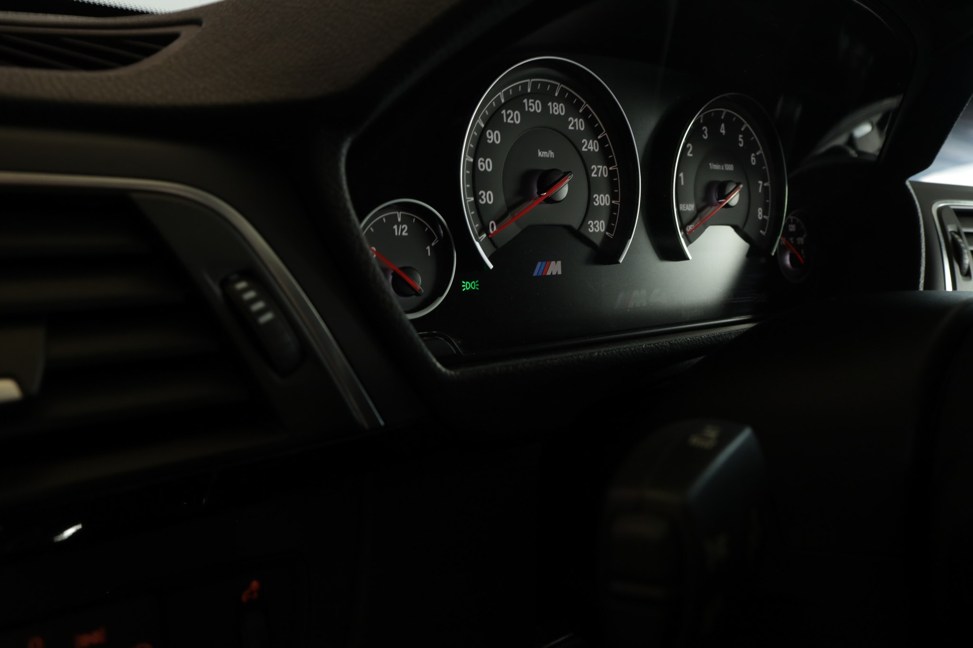 BMW M4 Coupé-image-18
