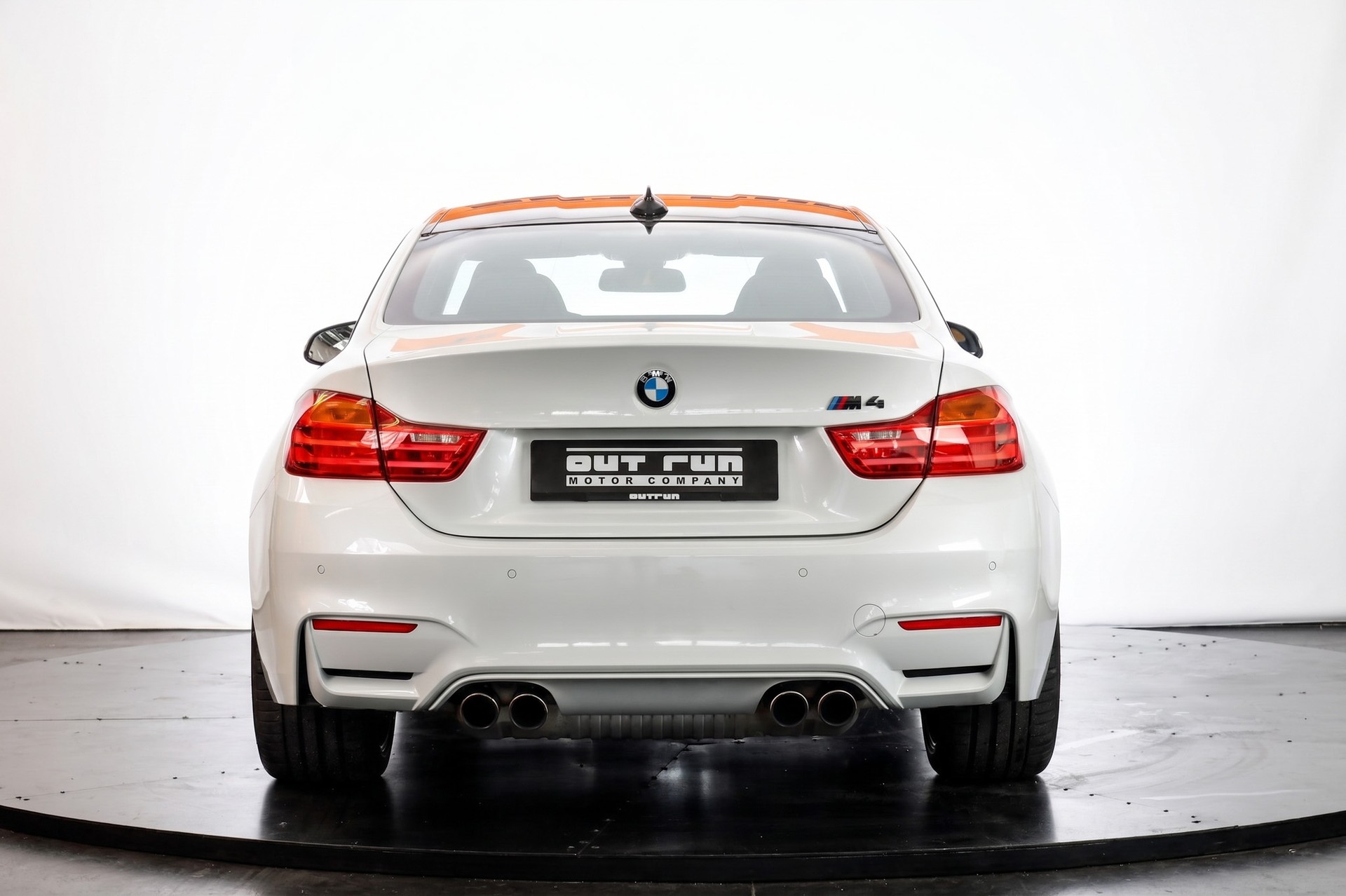 BMW M4 Coupé-image-2