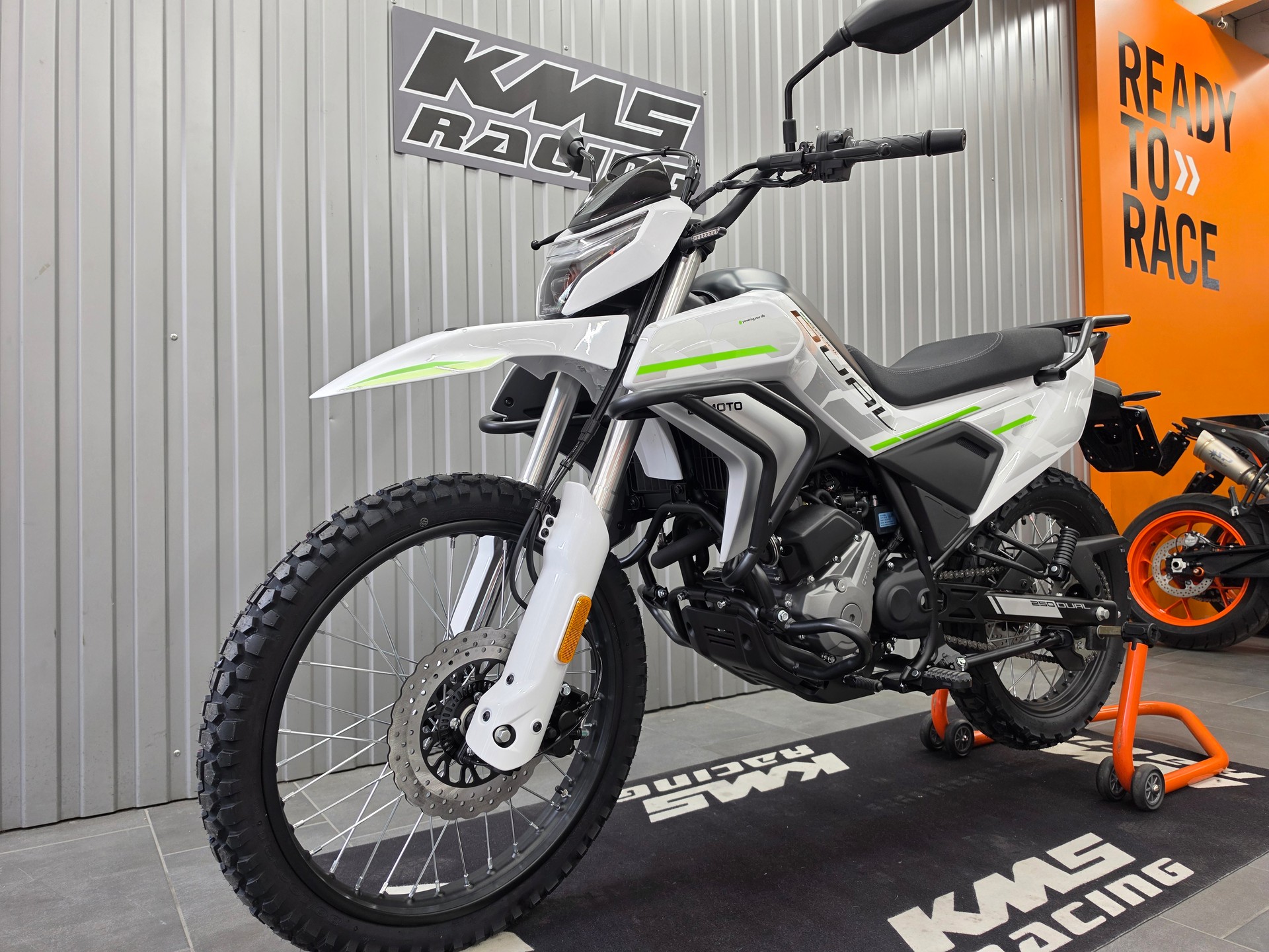 CF MOTO Dual 250-showroom-element-3