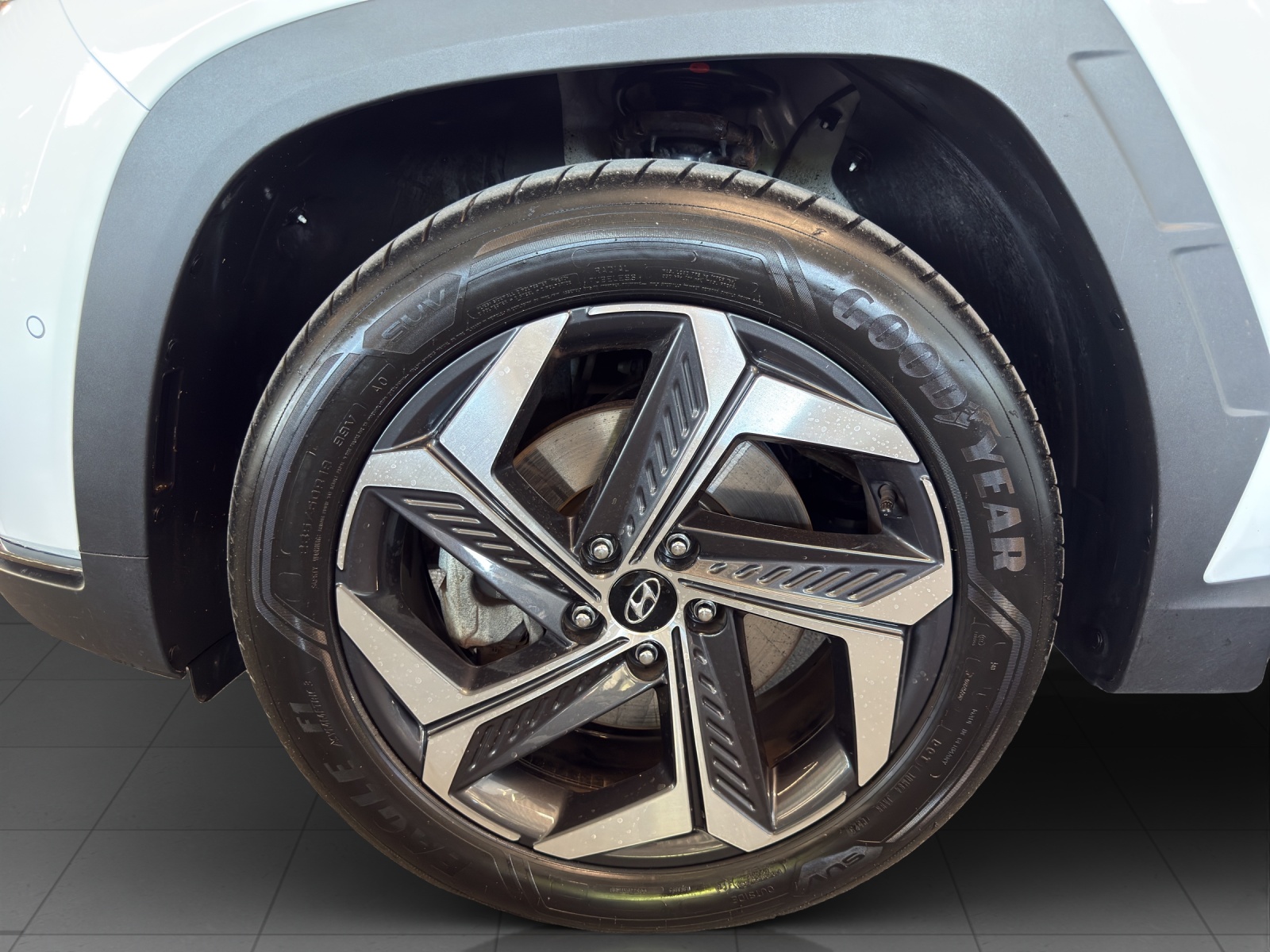 HYUNDAI Tucson 1.6 PHEV Vert. 4WD-image-5