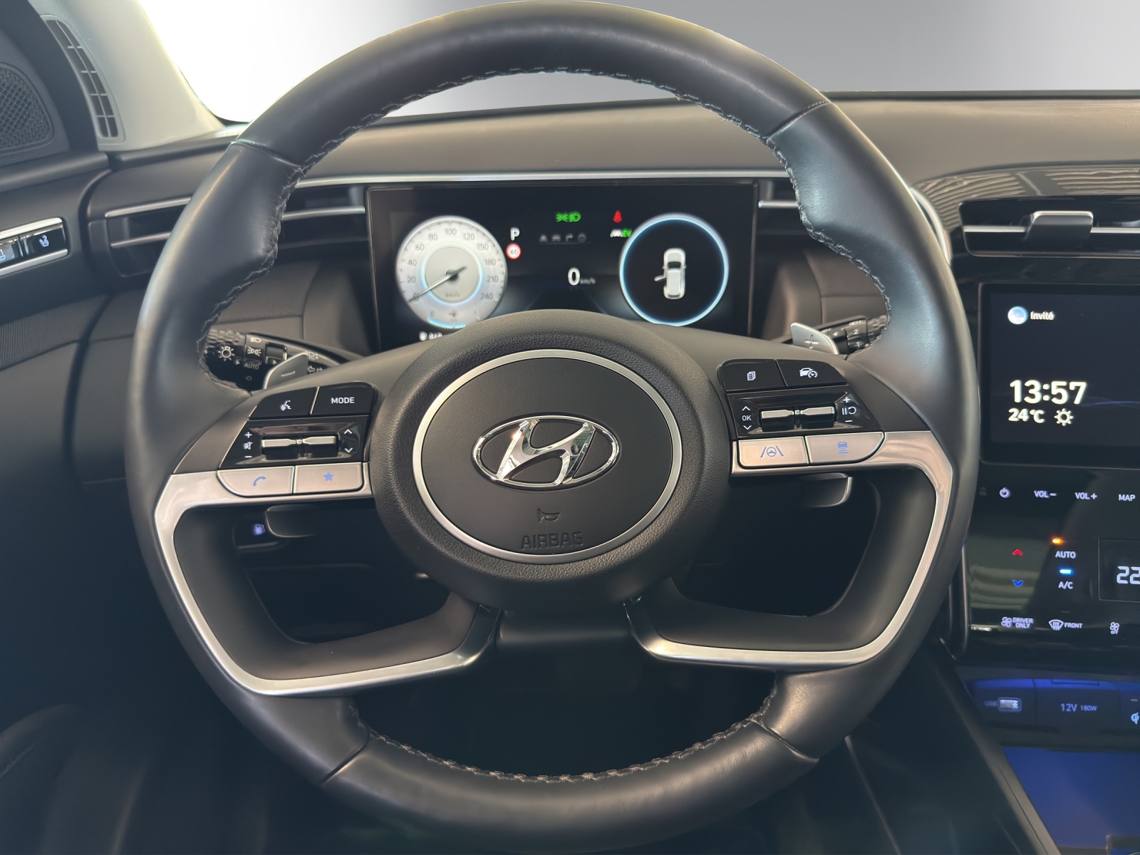 HYUNDAI Tucson 1.6 PHEV Vert. 4WD-image-12