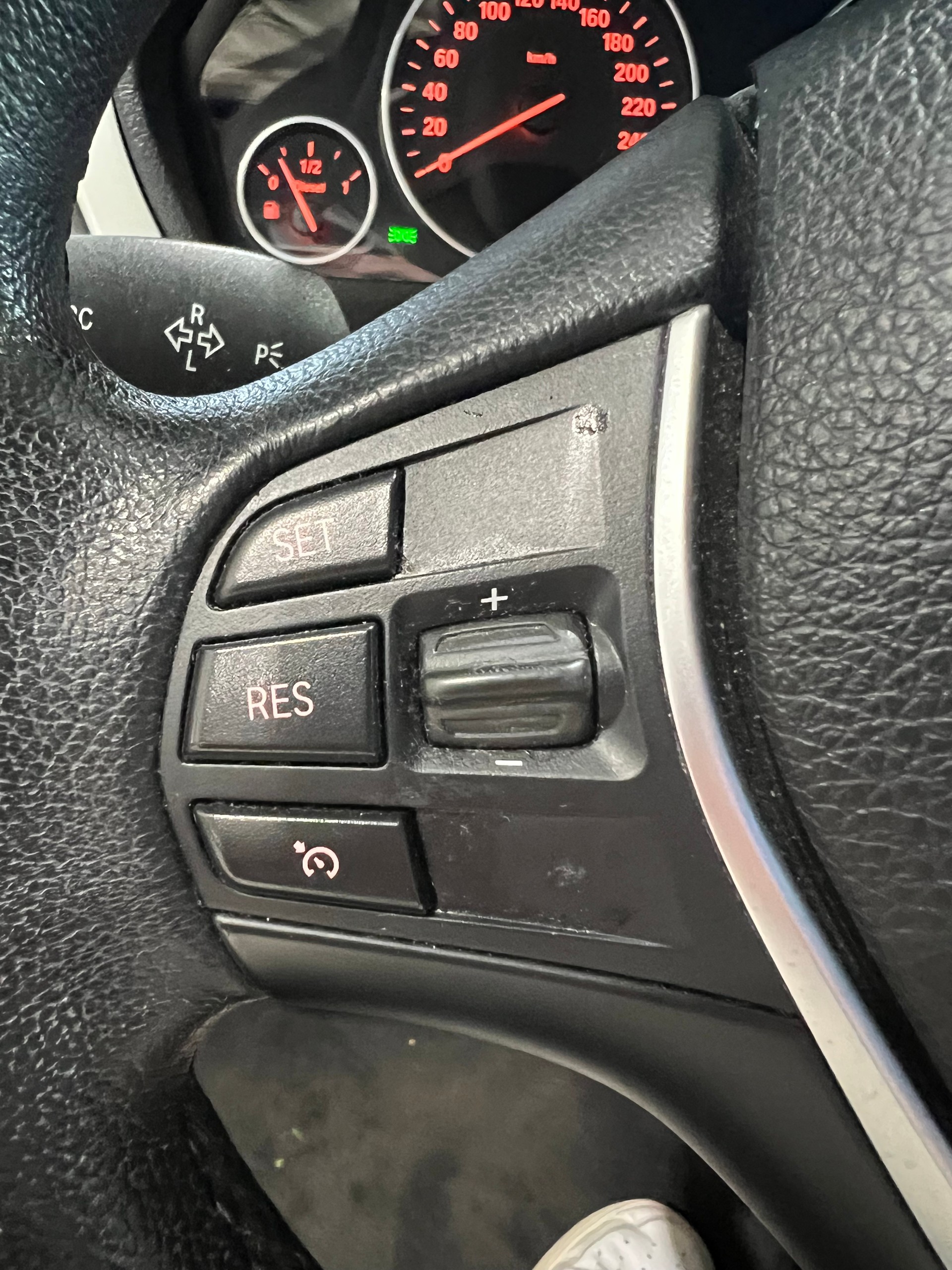 BMW 320d Touring Sport Line Steptronic**Anhängerkupplung**-image-11