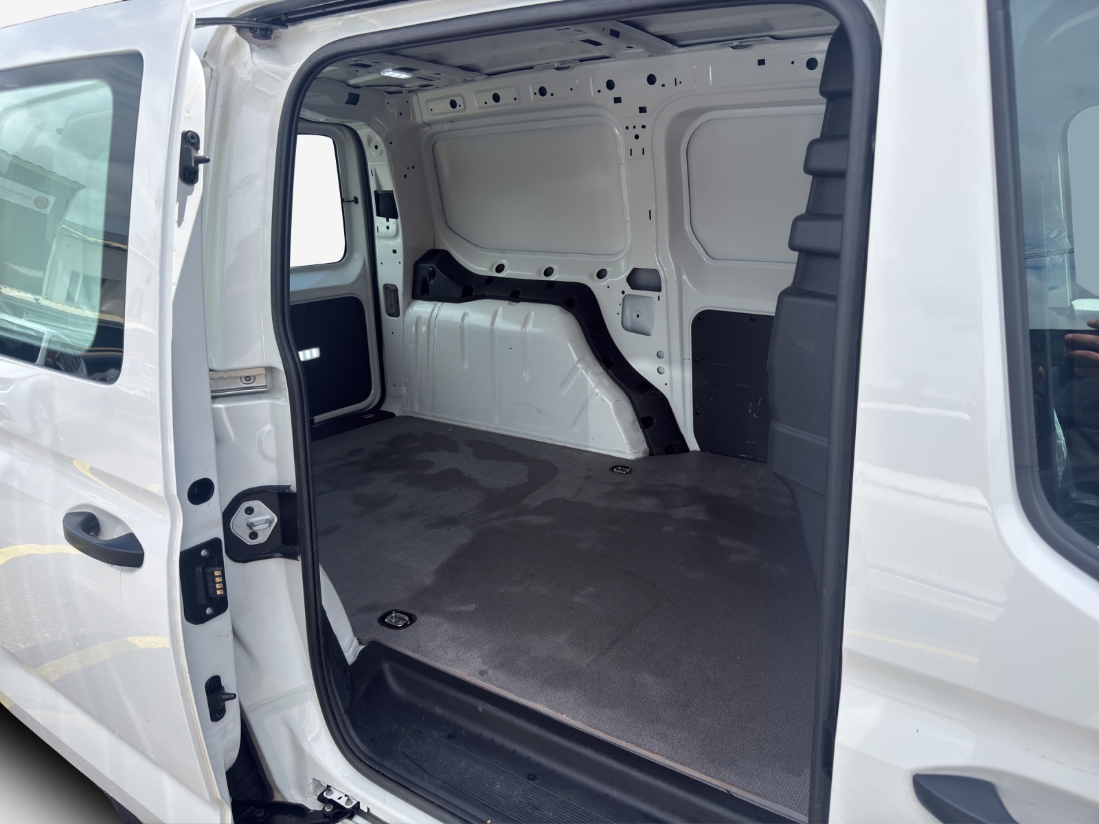 VW Caddy Cargo 2.0TDI Maxi 4Motion-image-12