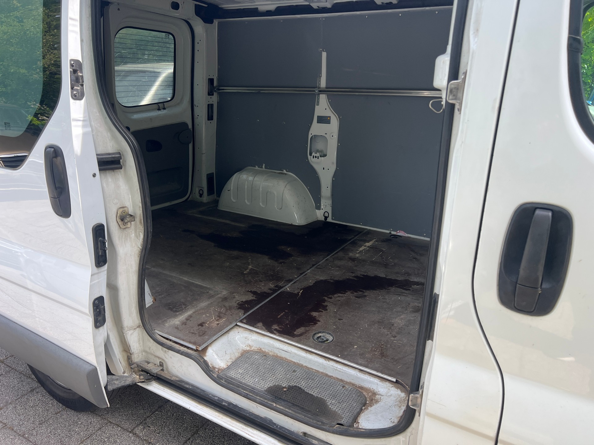 RENAULT Trafic 2.0 dCi 115 2.9t L2H1-image-13