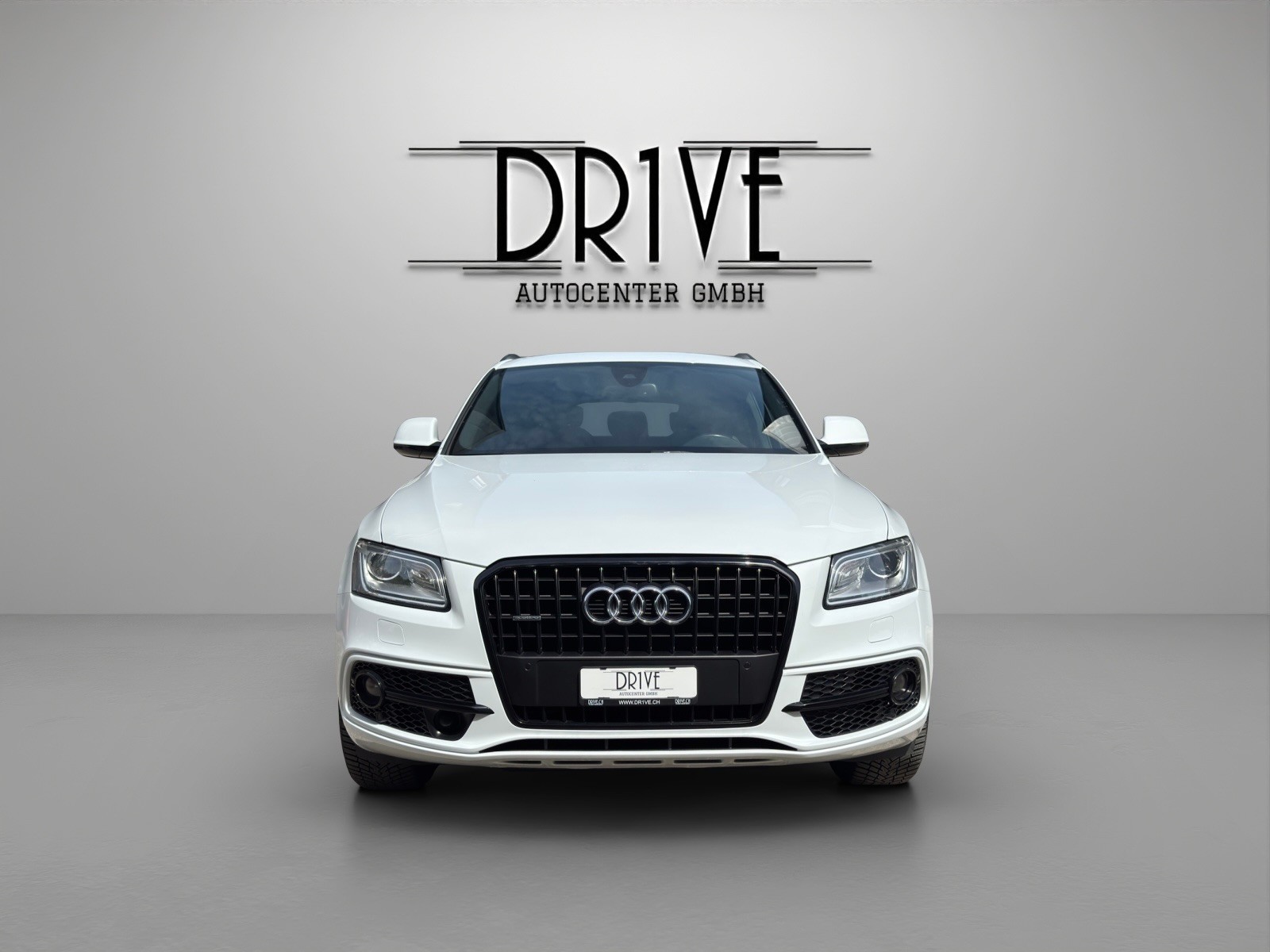 AUDI Q5 2.0 TDI quattro S-tronic-showroom-element-1