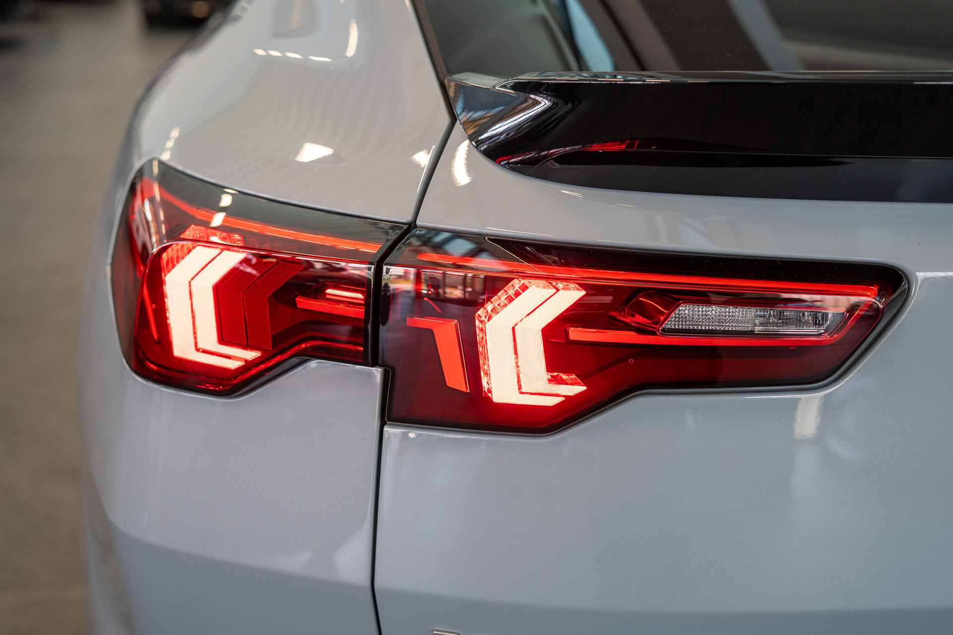 BMW X2 M35i / Iconic Glow / Head-Up Display / Bowers Wilkins-image-8